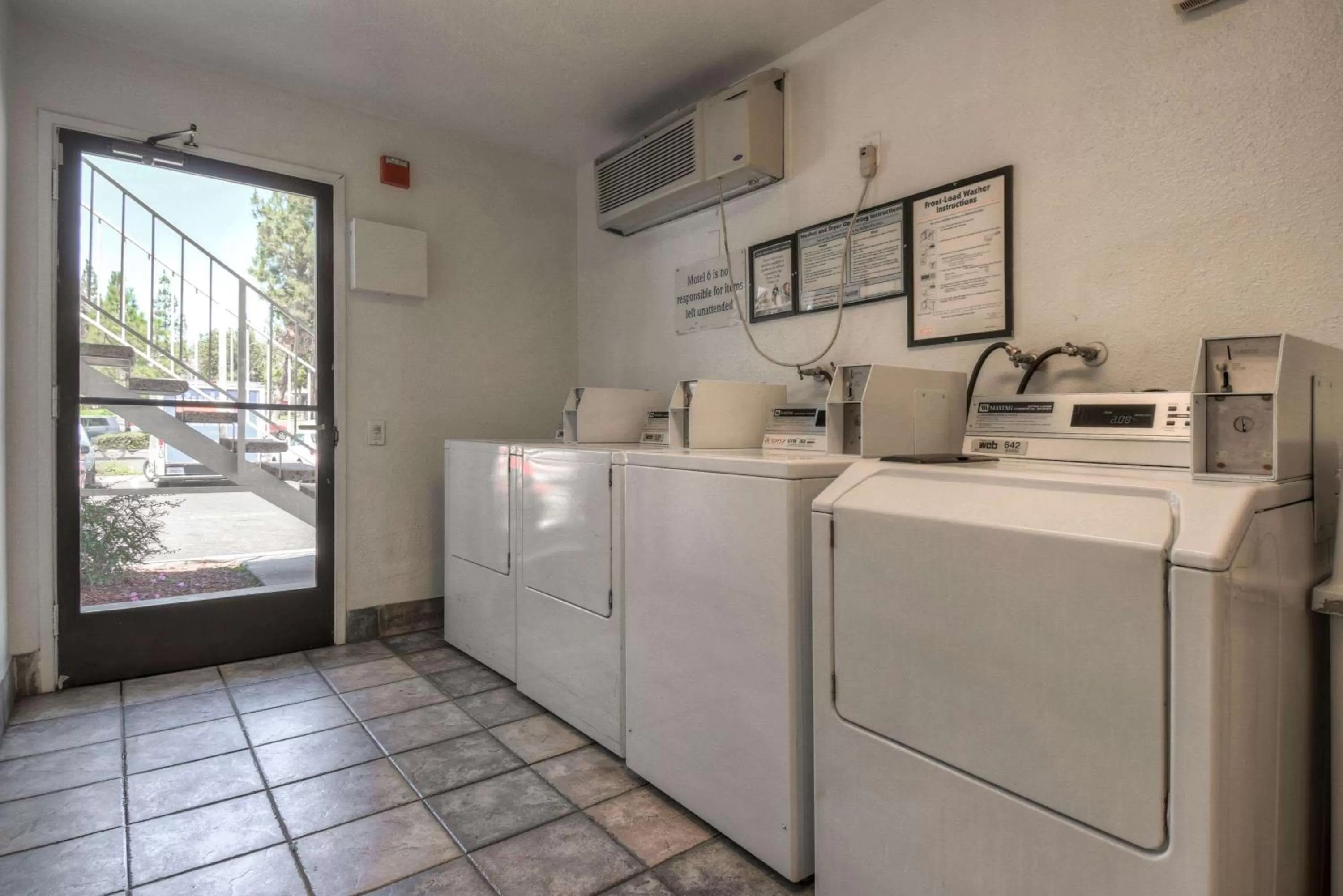 laundry in Motel 6-San Dimas, CA - Los Angeles