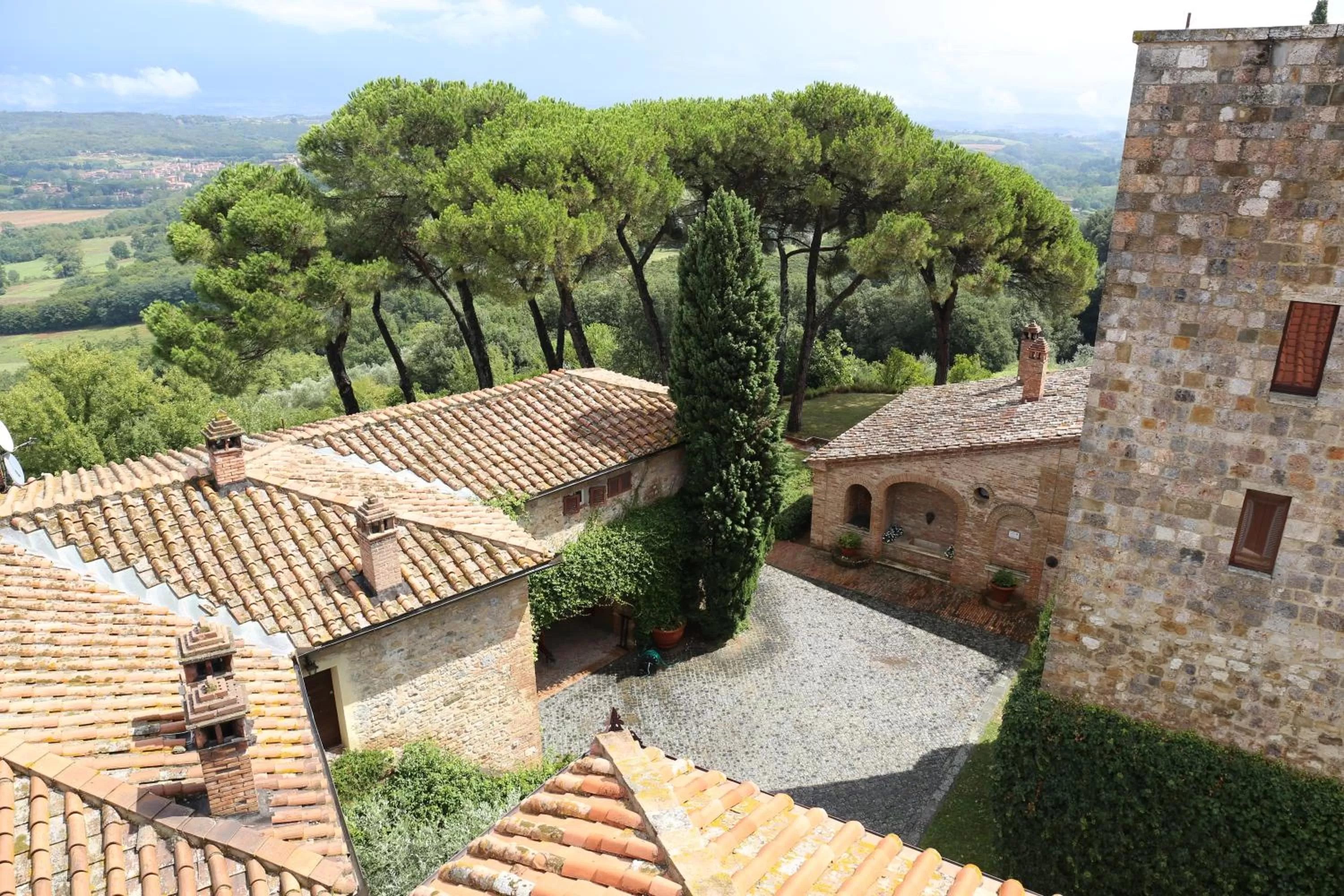 Property building in Borgo La Torre alle Tolfe