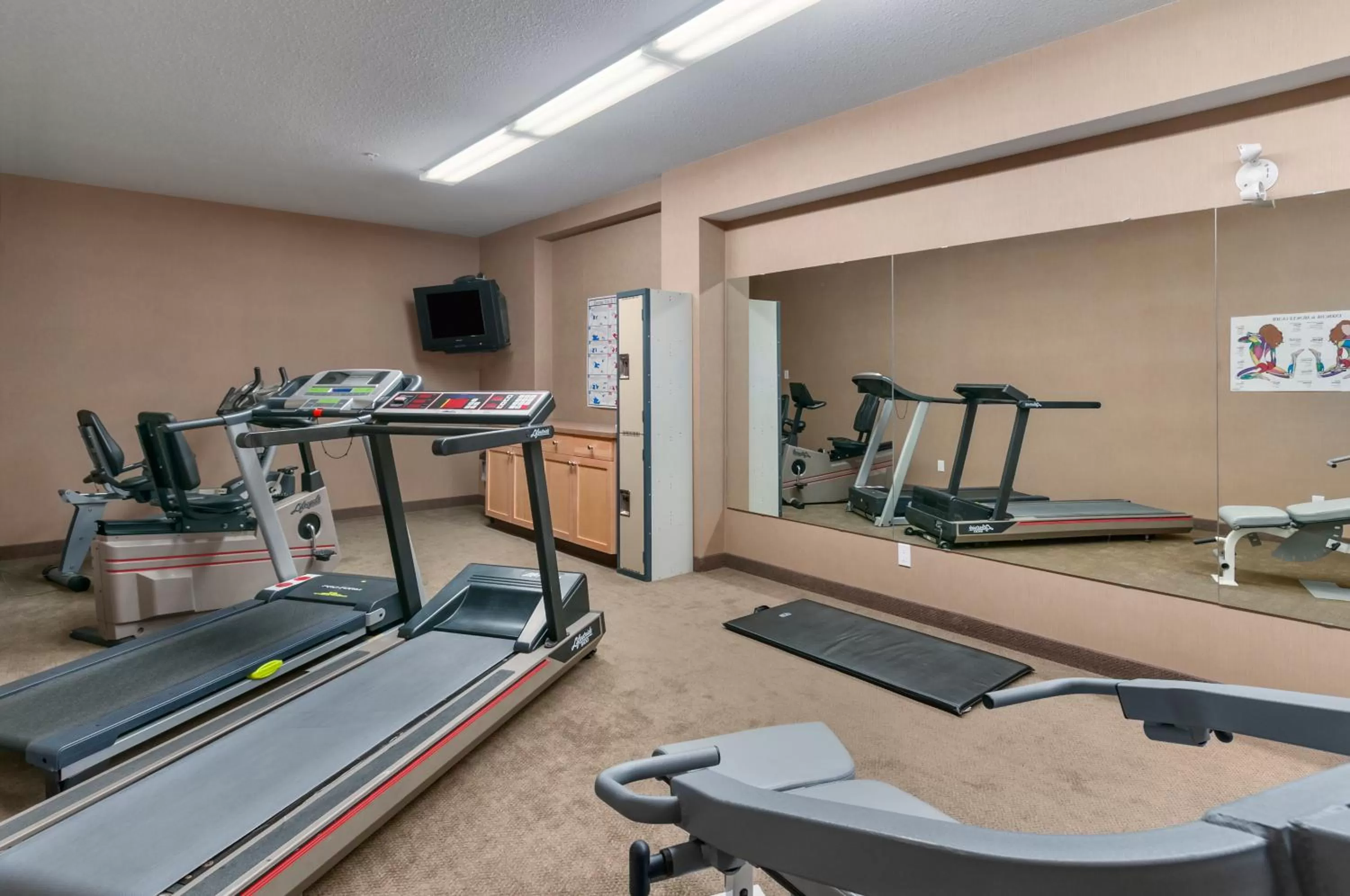 Fitness centre/facilities in Days Inn & Suites by Wyndham Cochrane