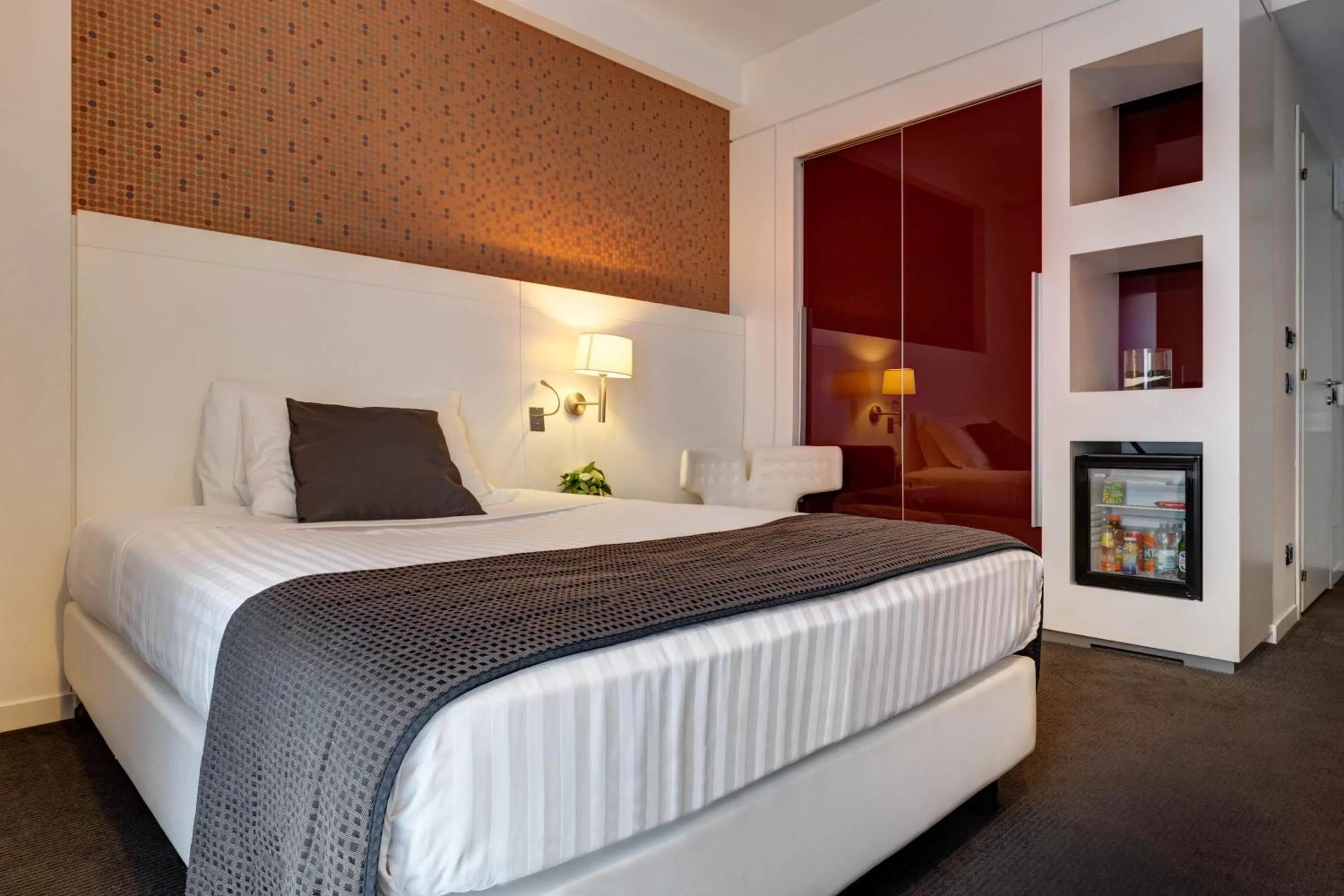 Bathroom, Bed in iH Hotels Roma Z3