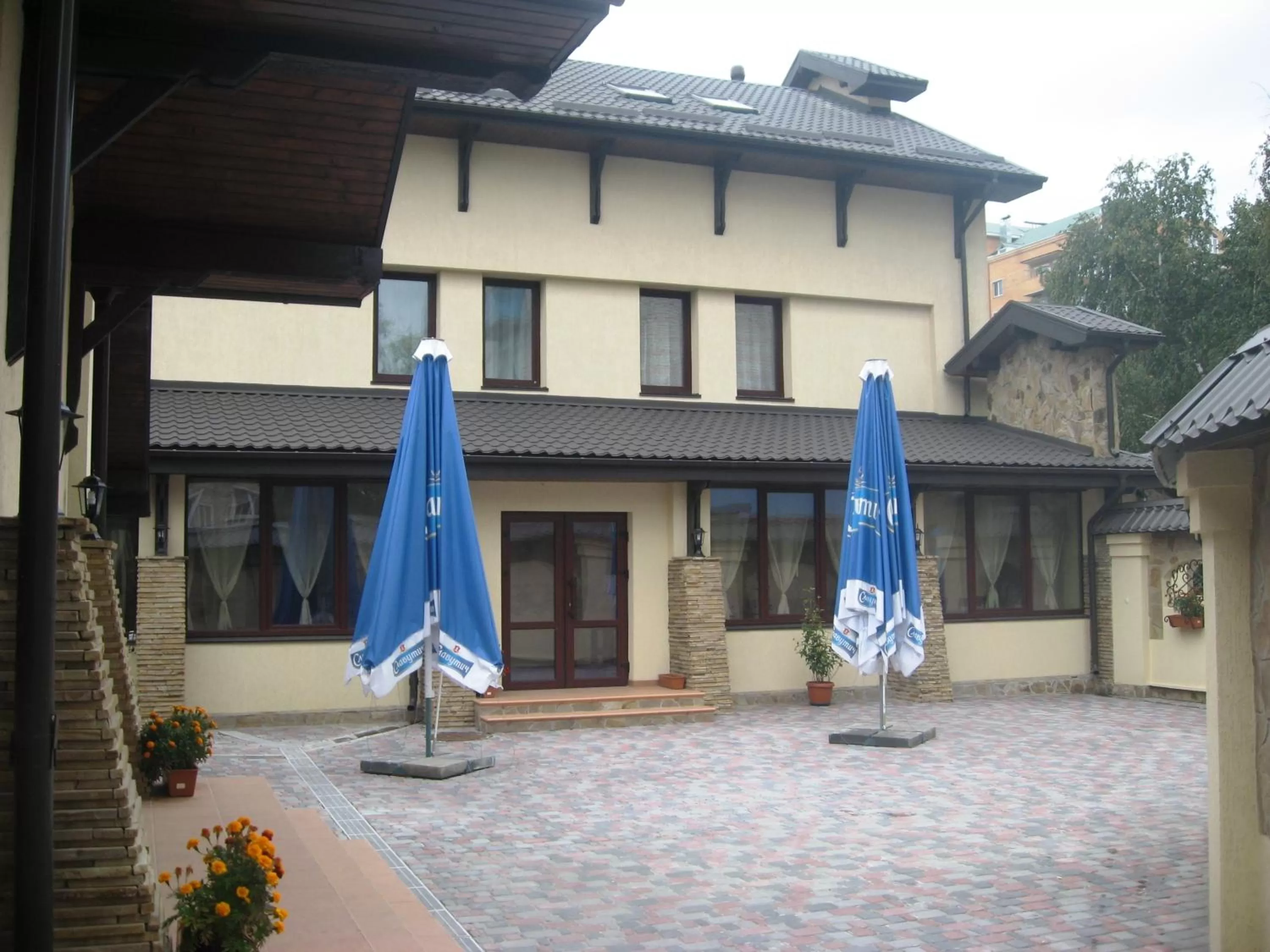 Restaurant/places to eat, Property Building in Shato Paradis Hotel