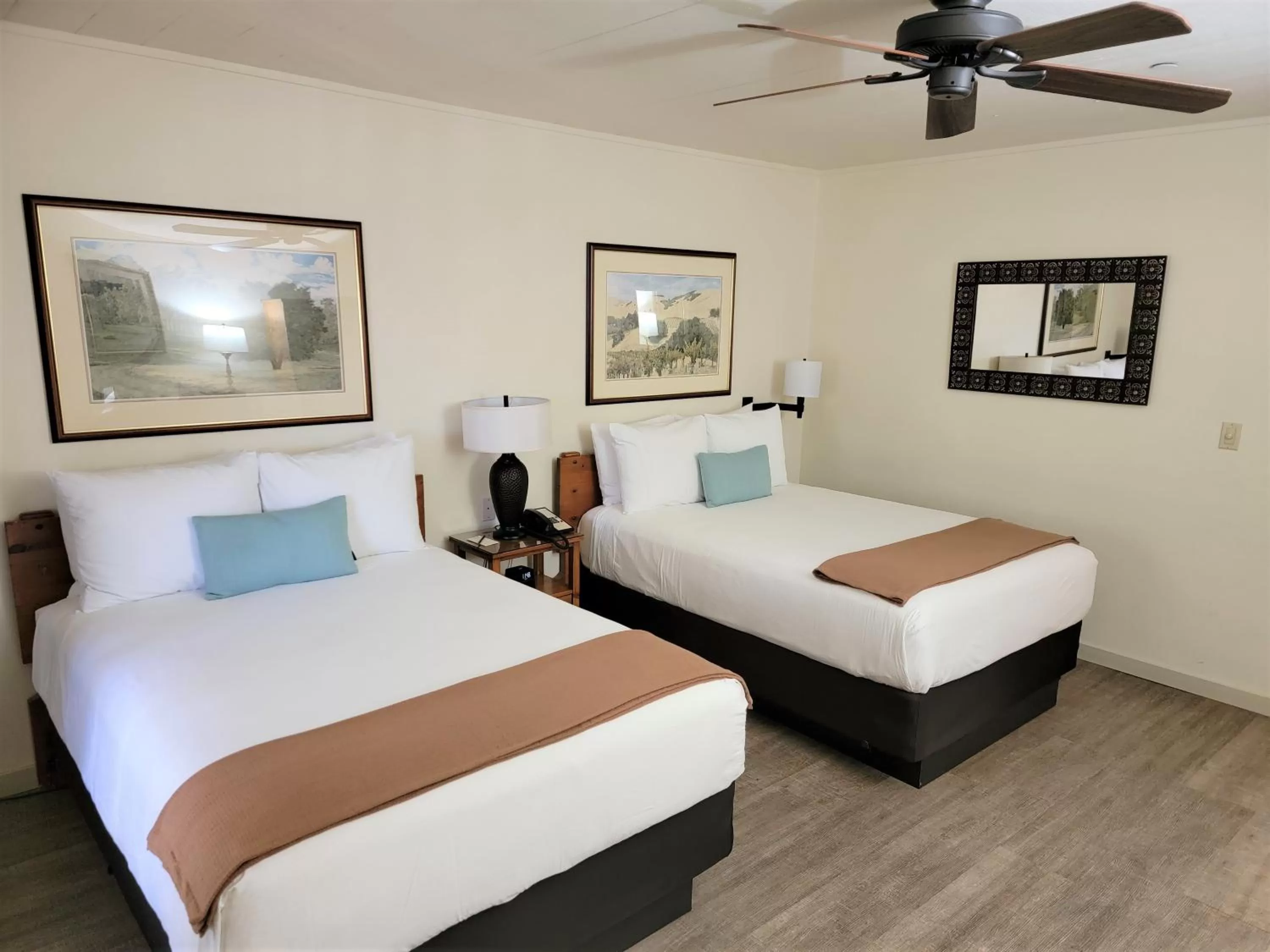 Standard Double Room with Two Double Beds in El Pueblo Inn