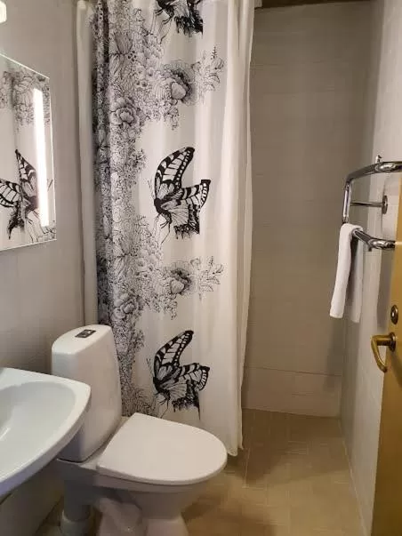 Bathroom in Hotelli Viikinhovi