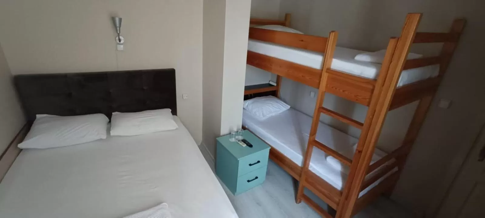 Photo of the whole room, Bed in Hotel Crowded House