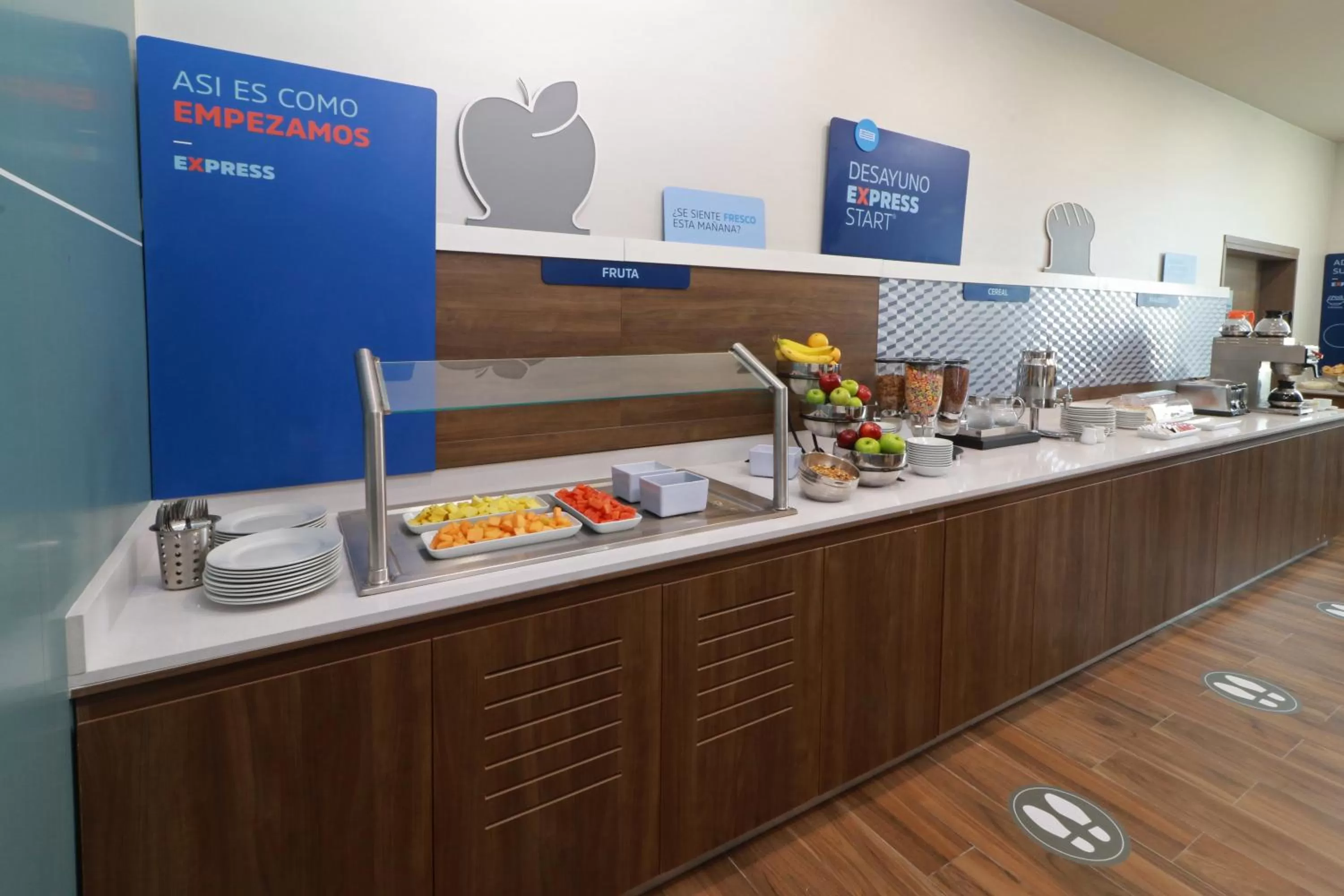 Food and drinks in Holiday Inn Express - Monterrey - Fundidora by IHG