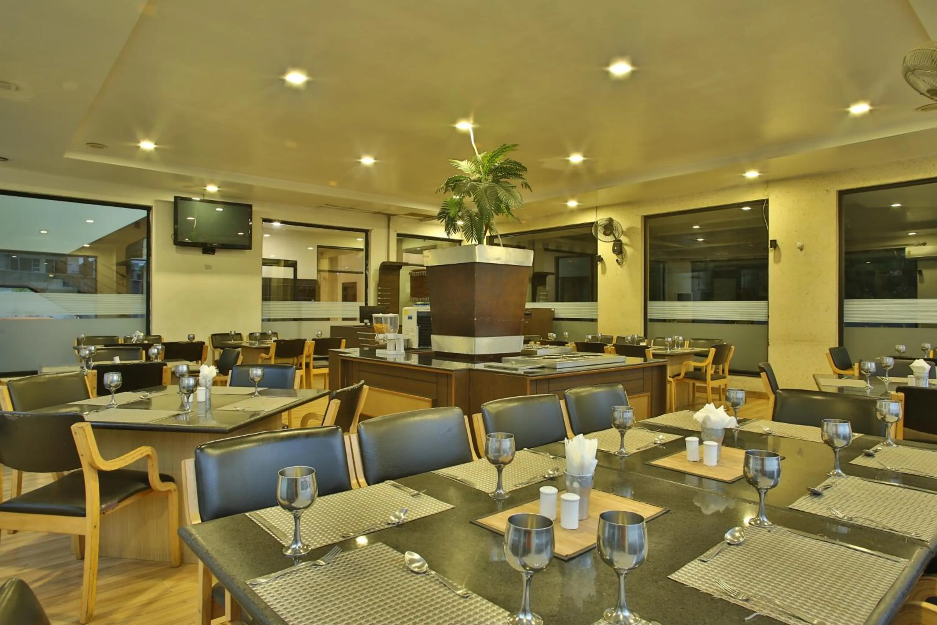 Restaurant/places to eat in Hotel The Grand Chandiram