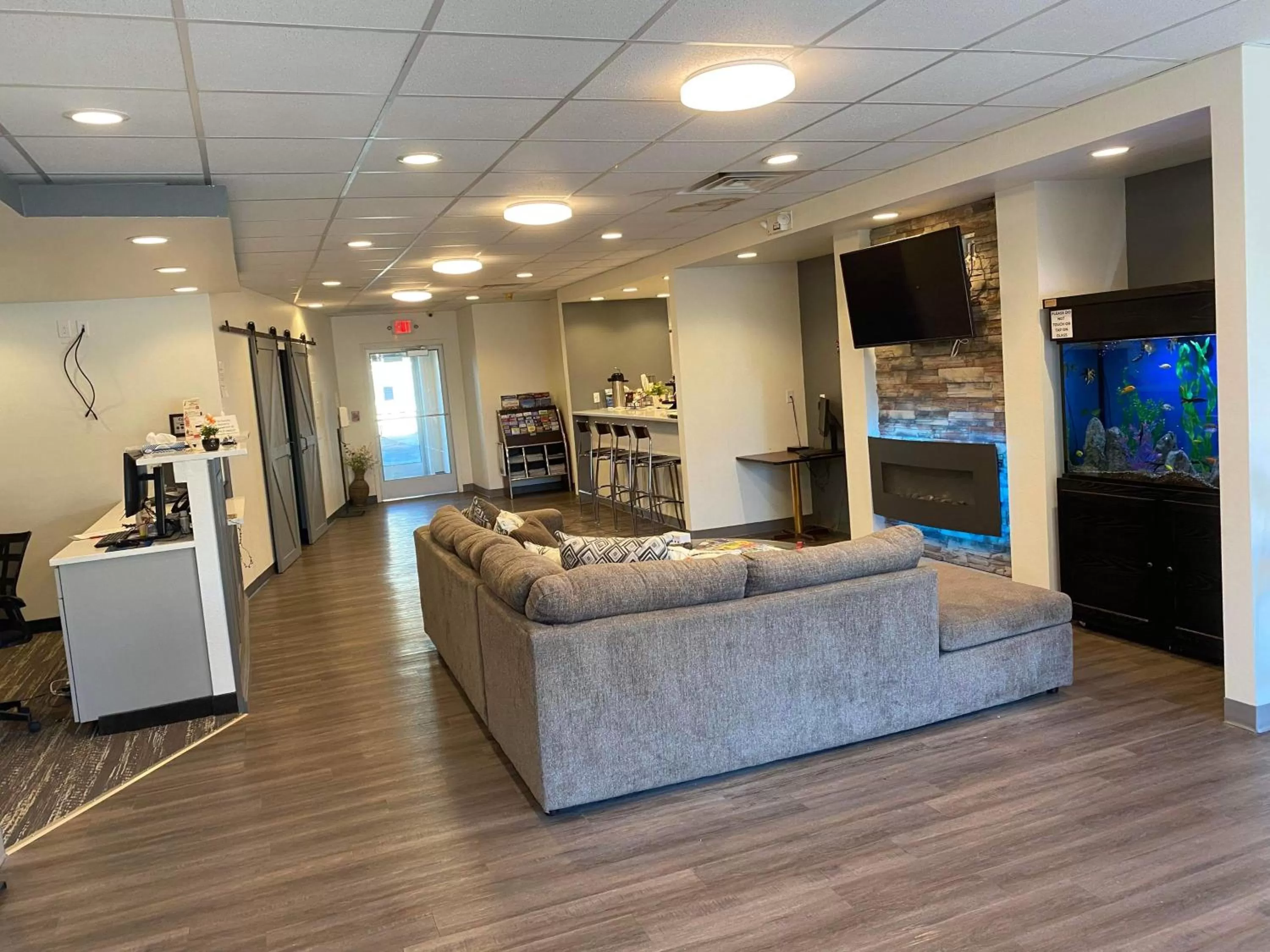 Lobby or reception in Days Inn by Wyndham Manitowoc