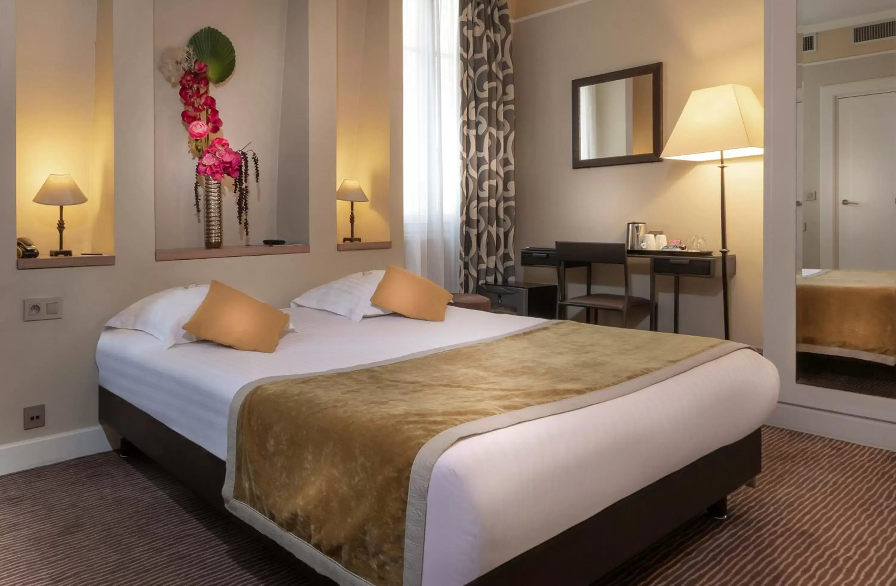 Hôtel Du Bois Champs-Elysées Hôtel Du Bois Champs-Elysées