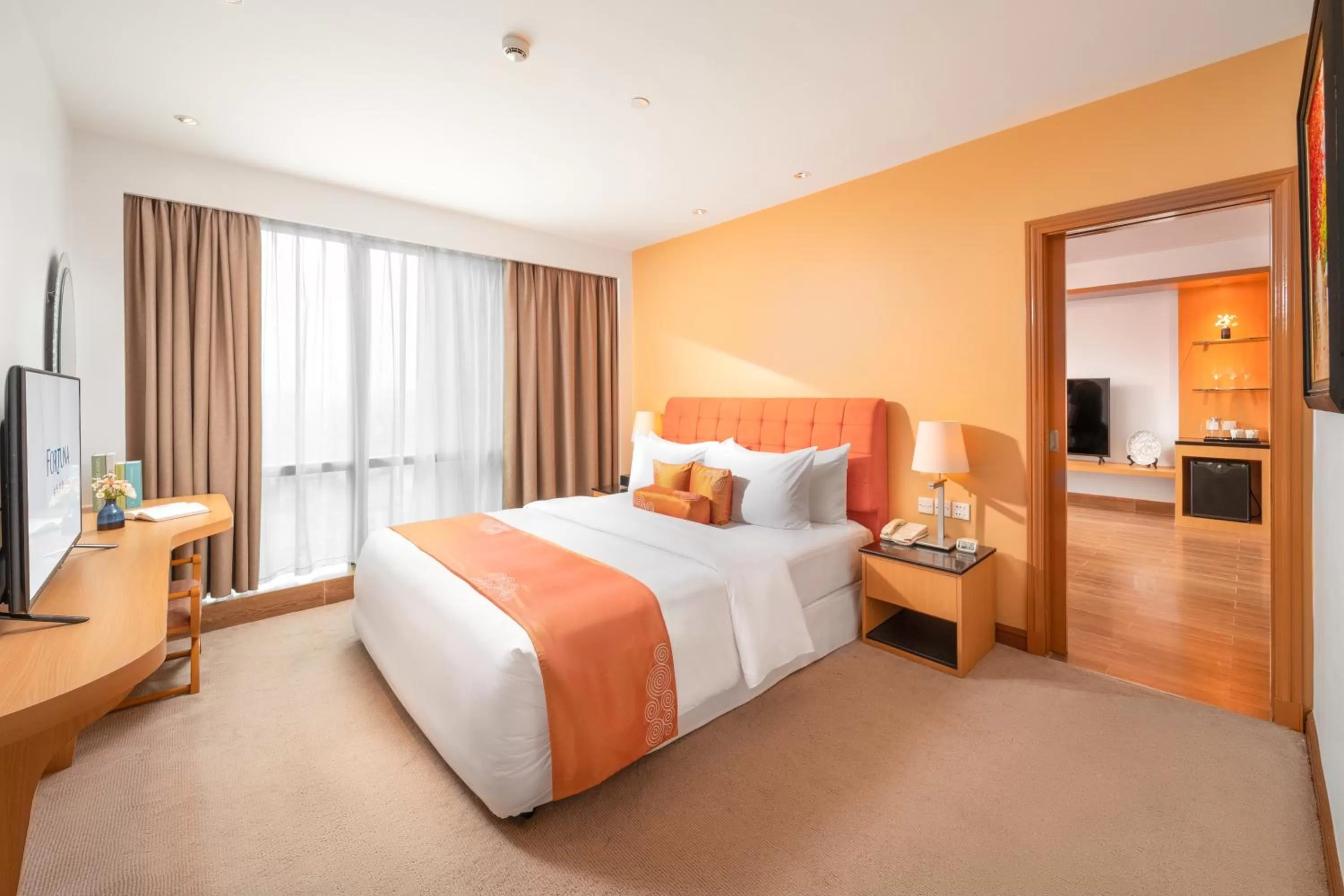 Bedroom, Bed in Fortuna Hotel Hanoi