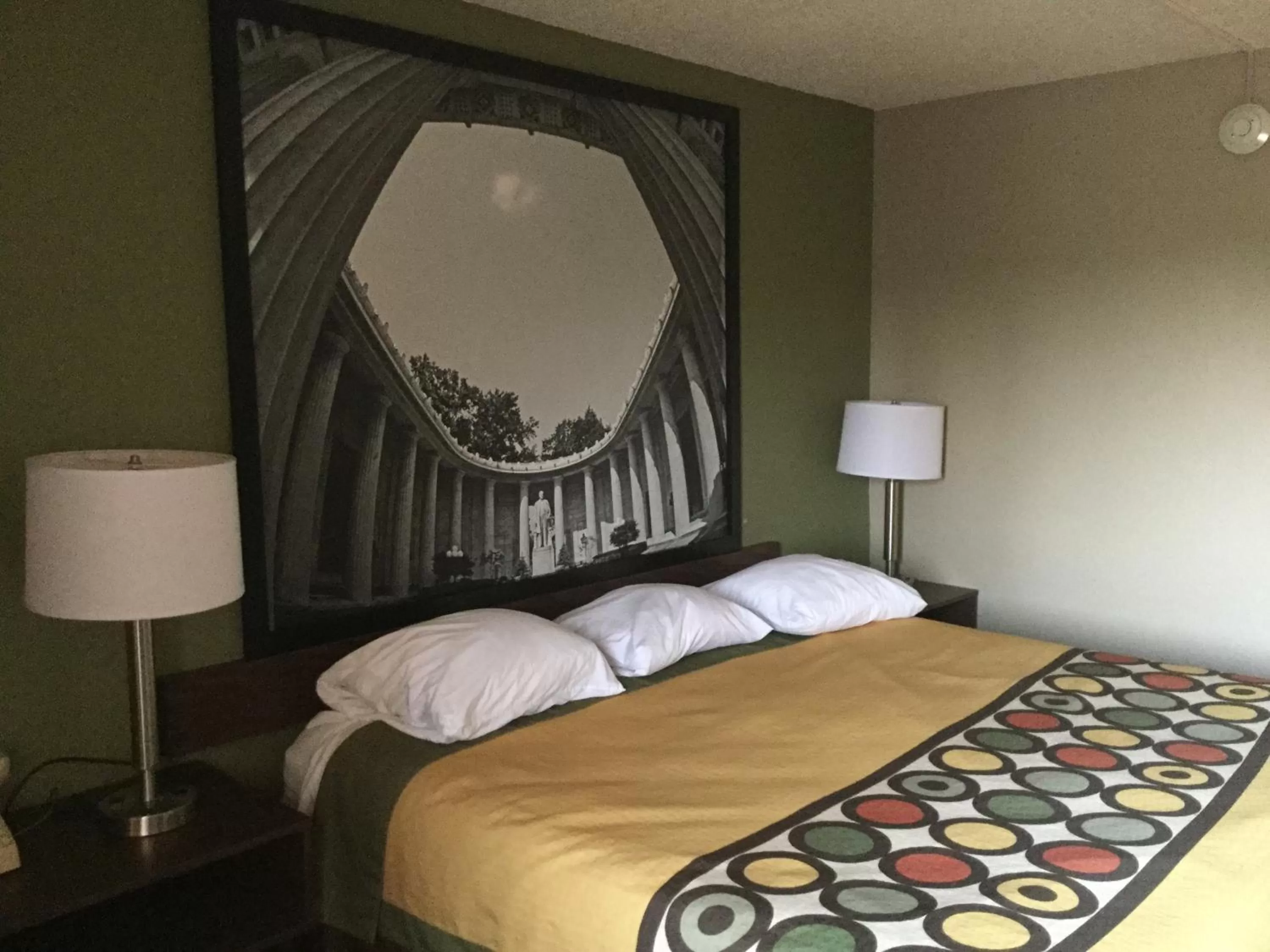 Standard King Room - Smoking in Super 8 by Wyndham Youngstown/Austintown