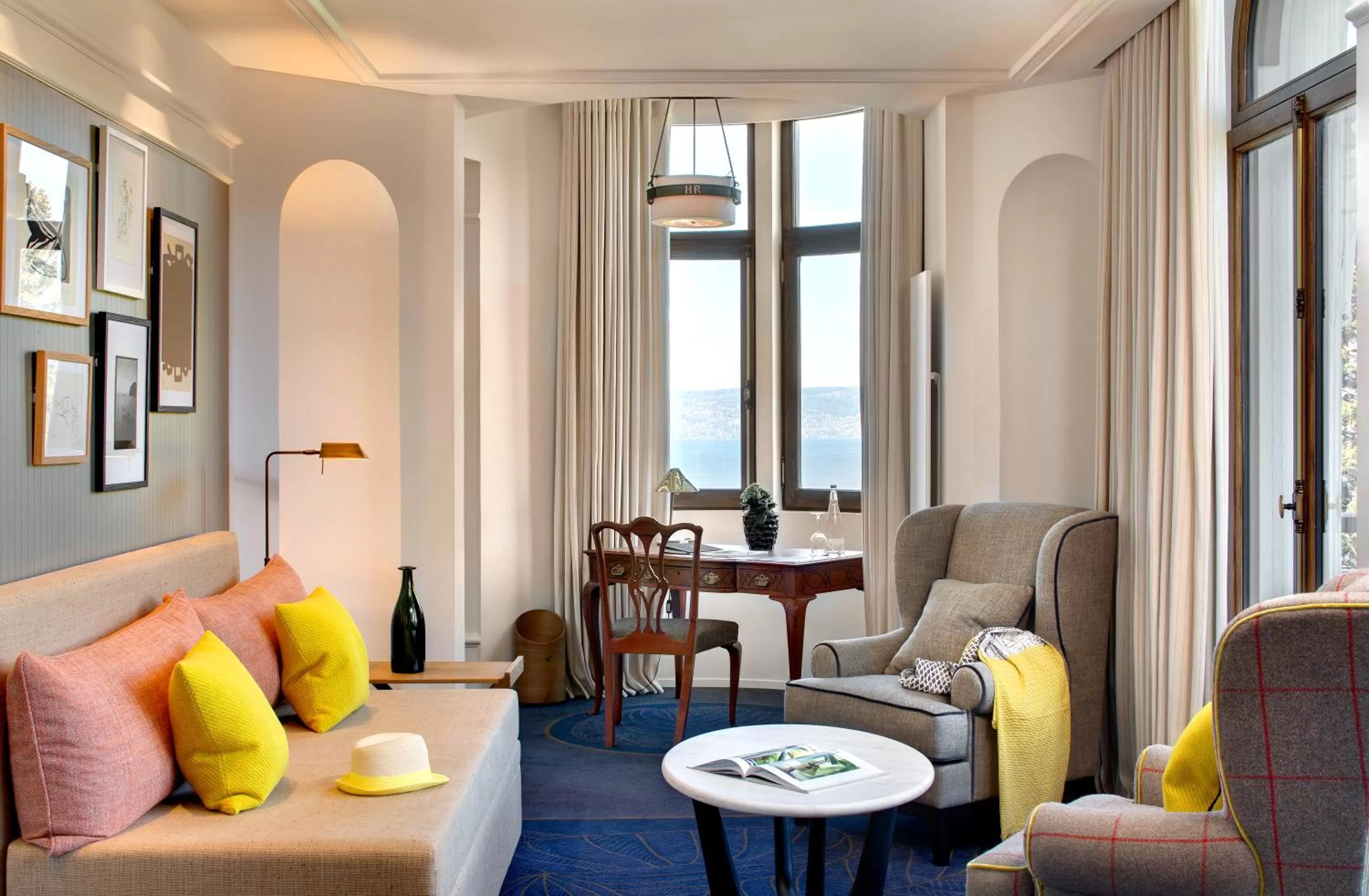 Bedroom in Hôtel Royal