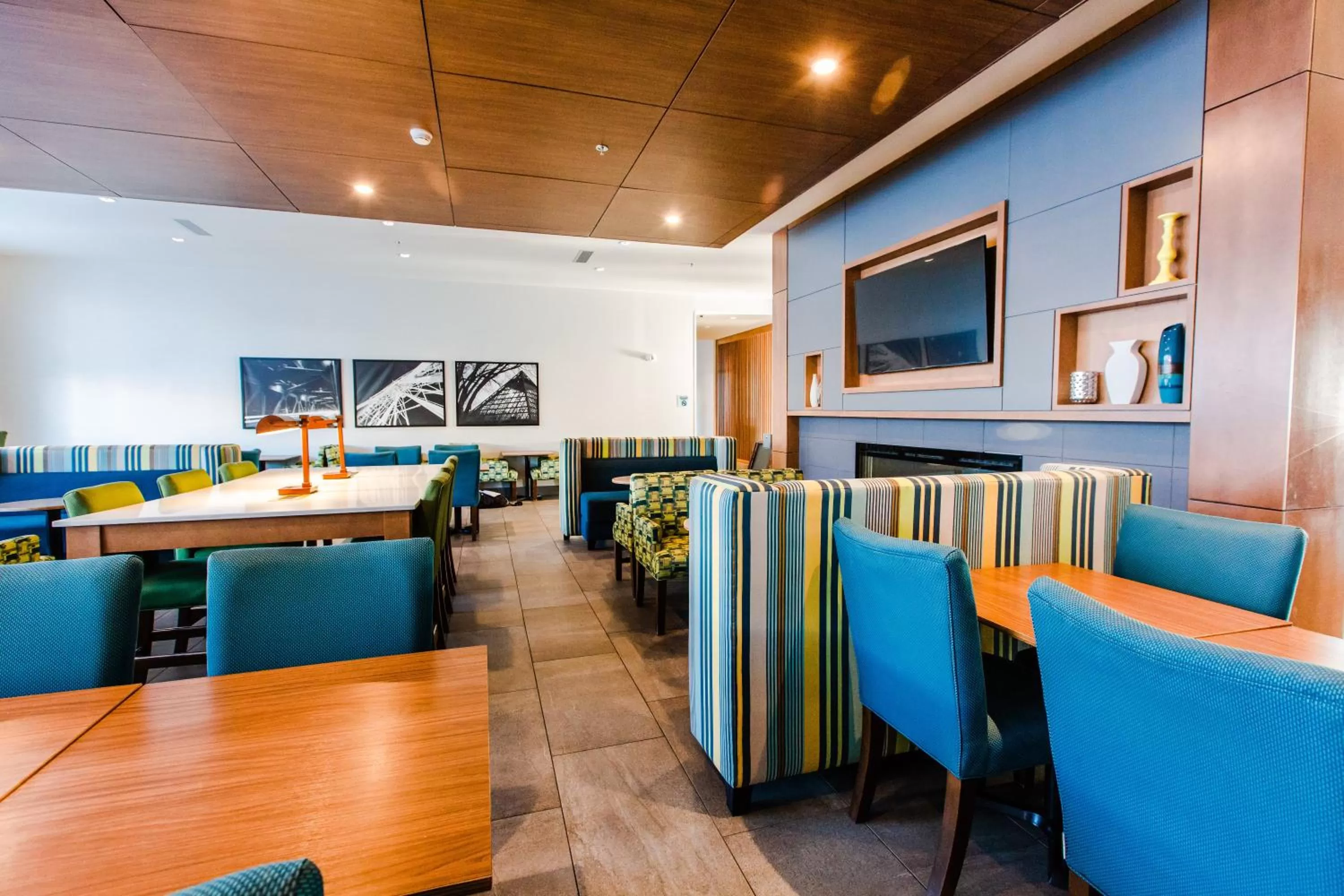 Breakfast in Holiday Inn Express & Suites - West Edmonton-Mall Area by IHG