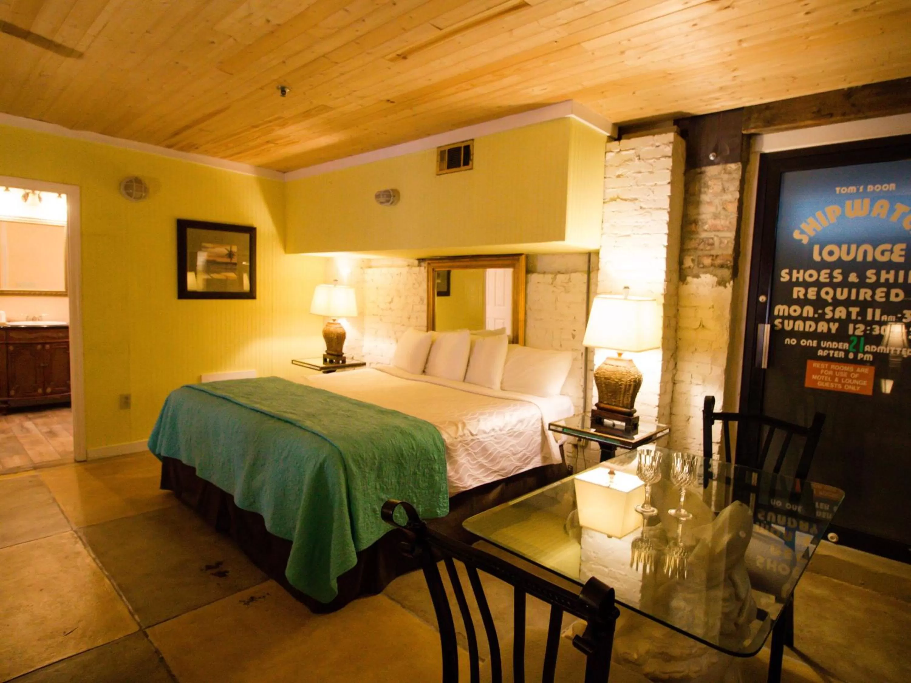 Bed in Tybee Island Inn Bed & Breakfast