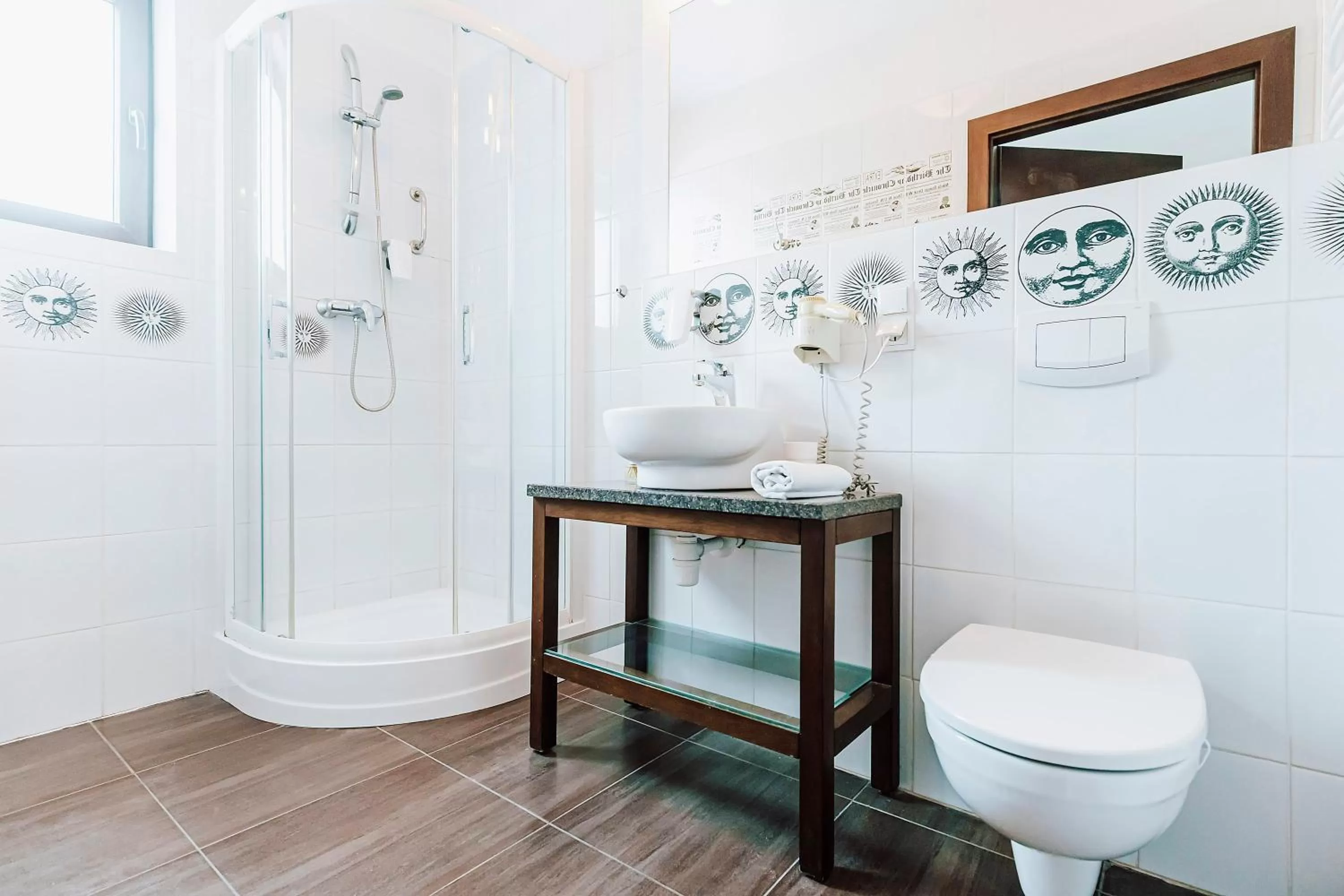 Shower in Hotel Willowa