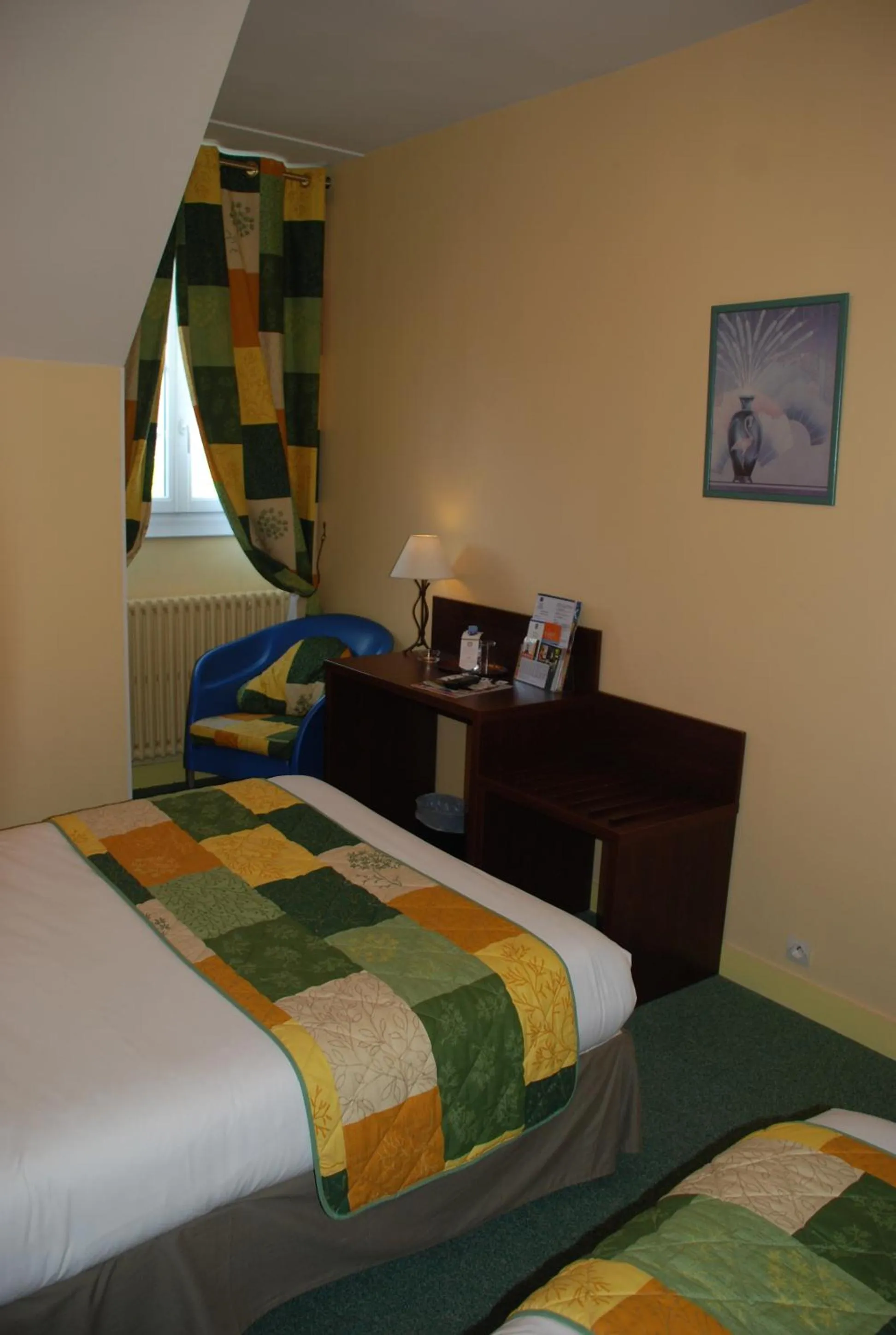 Photo of the whole room, Bed in The Originals City, Hôtel Cathédrale, Lisieux