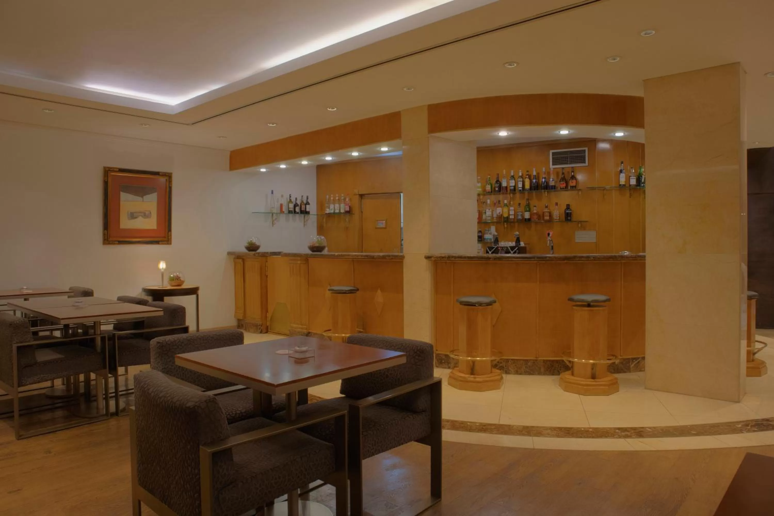Lounge or bar in SANA Reno Hotel