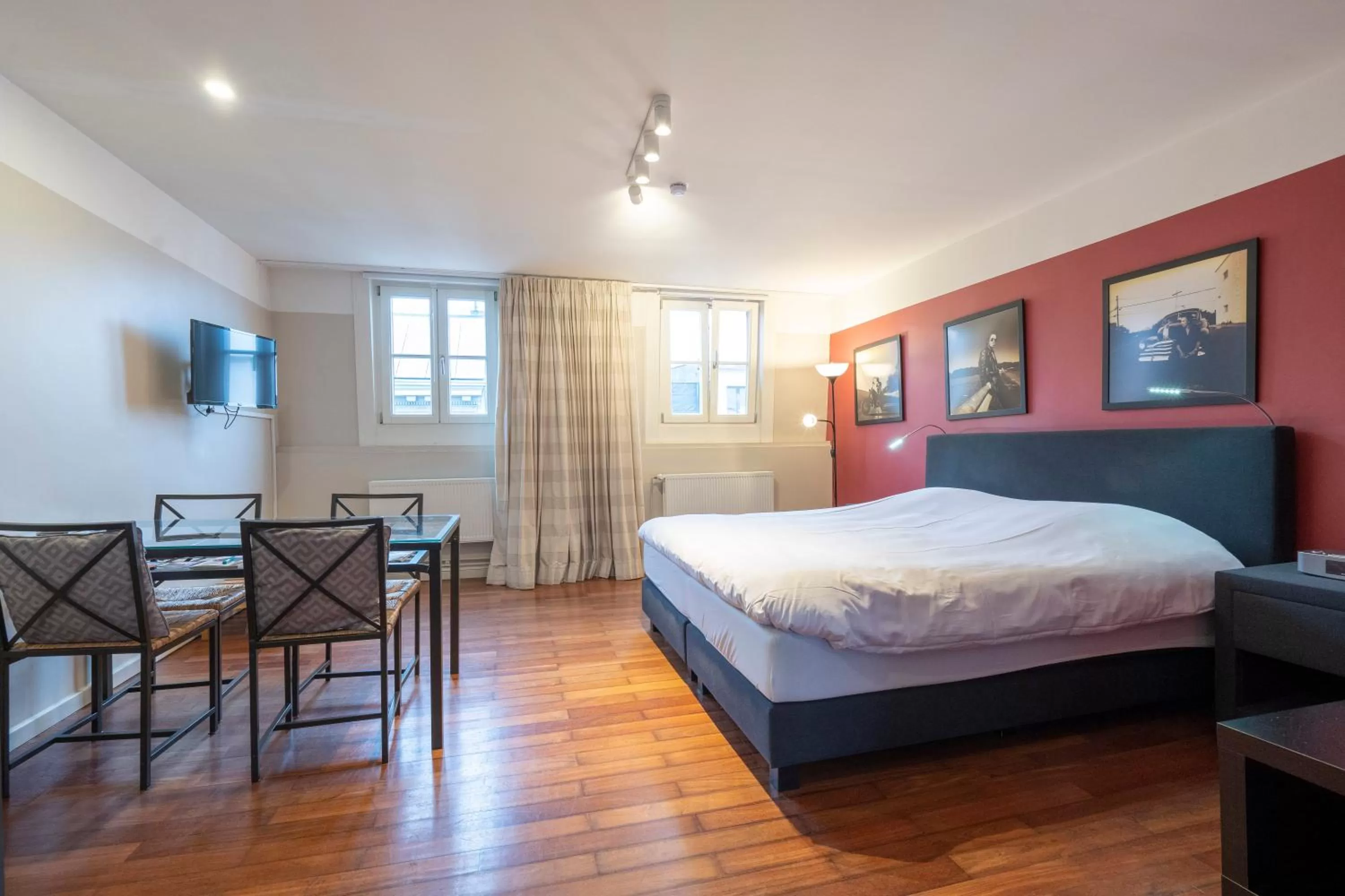 Photo of the whole room, Bed in Because the Night city lodge