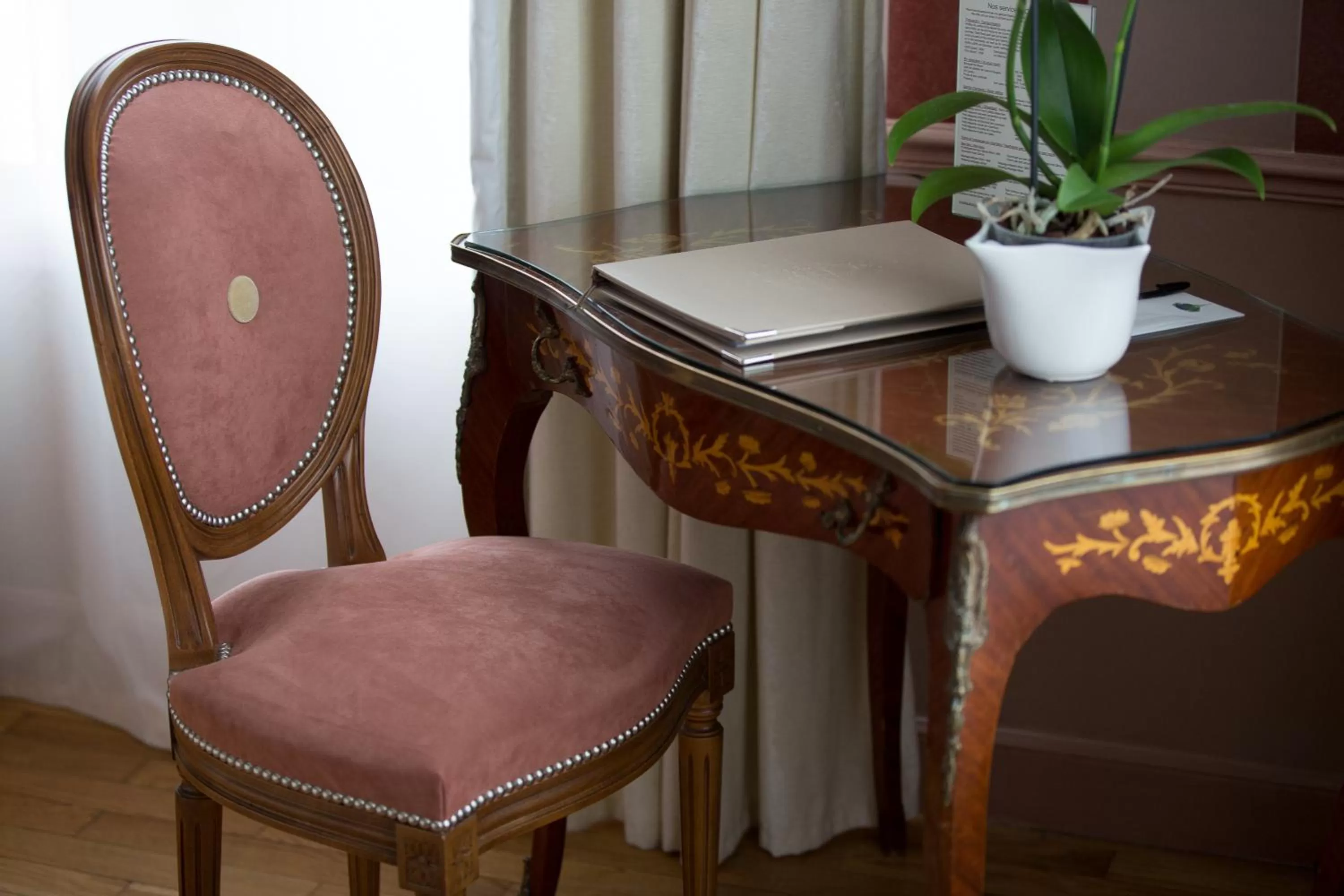 Seating area in Eiffel Trocadéro