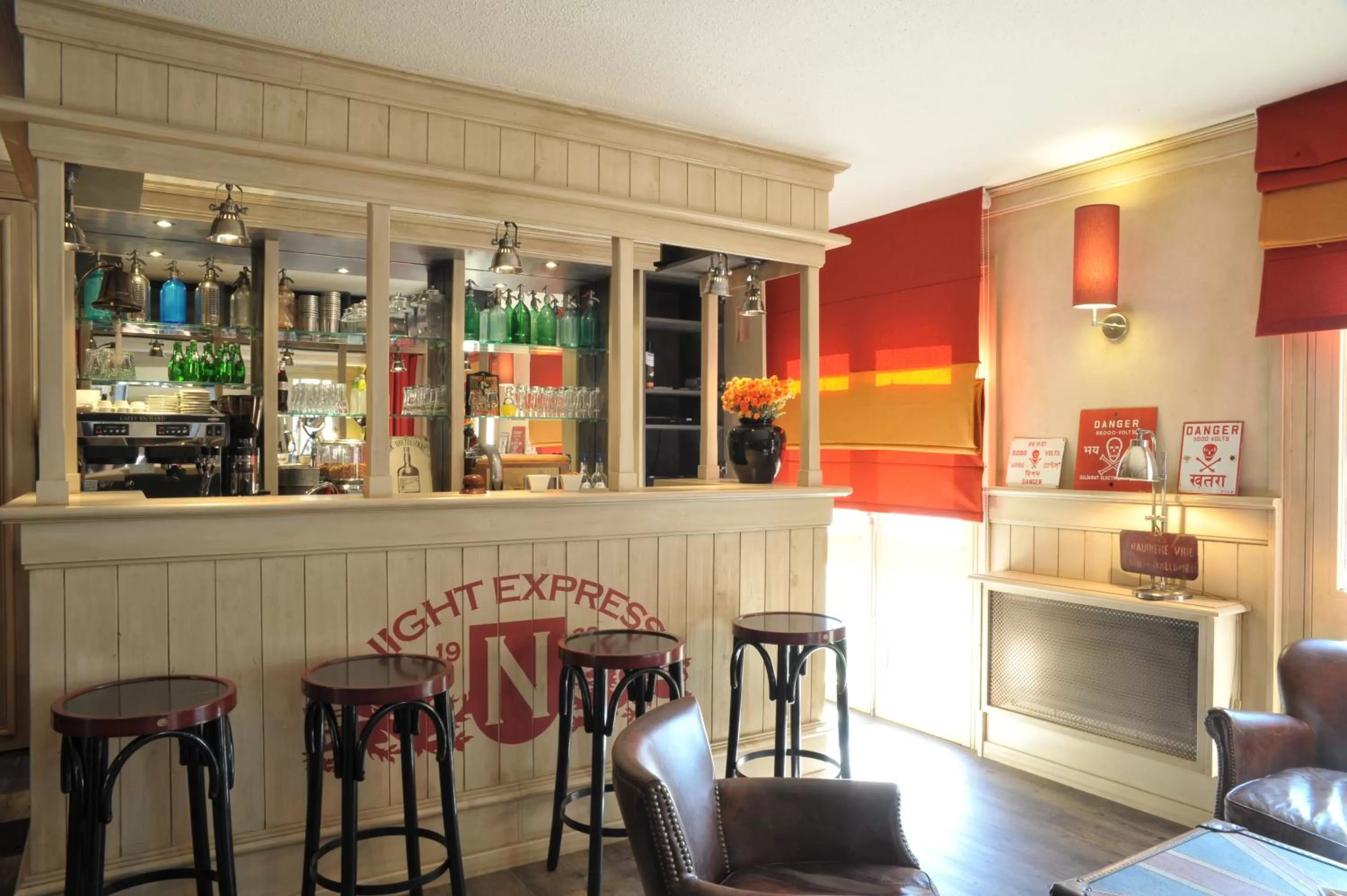 Lounge or bar in Brit Hotel Essentiel Cholet