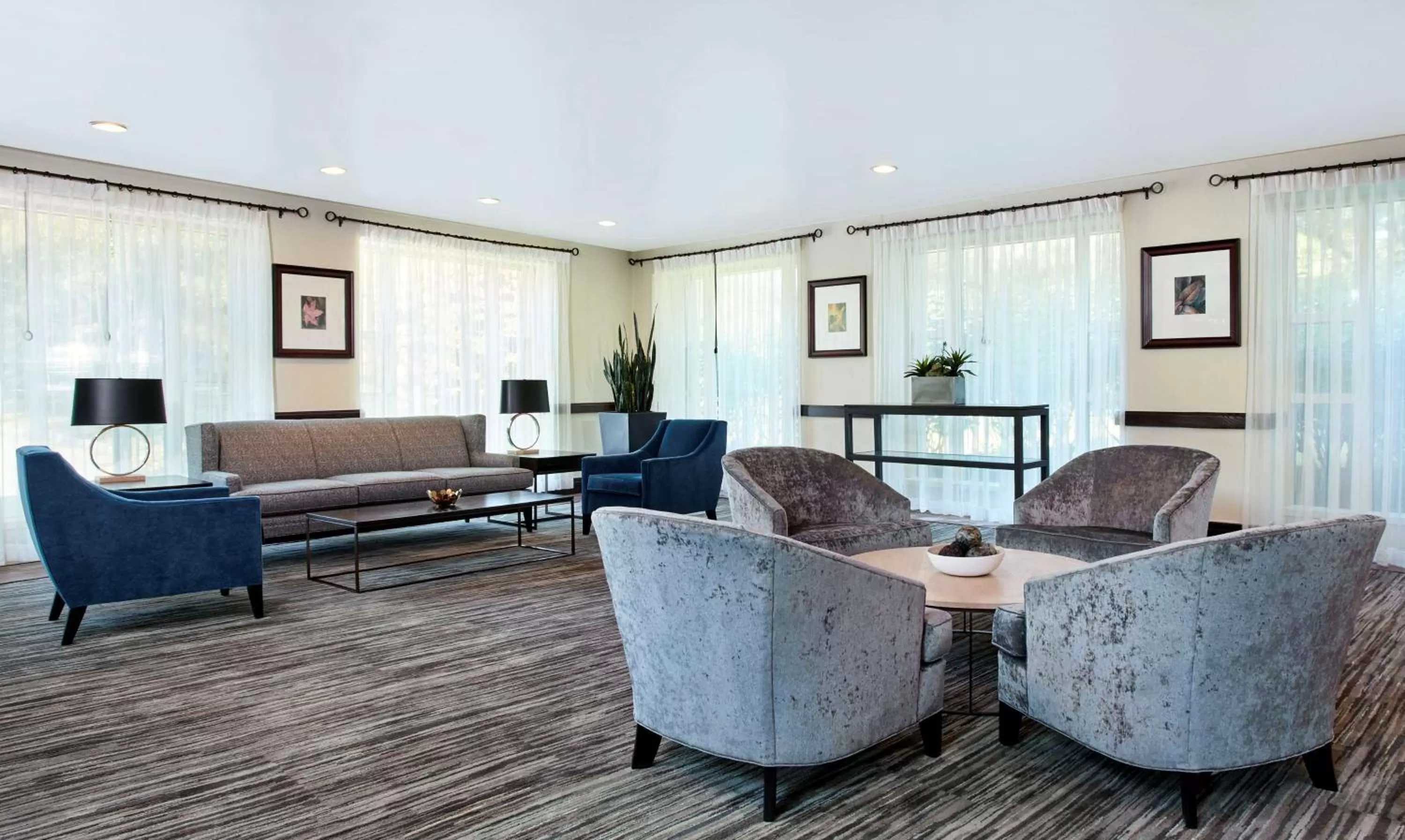 Lobby or reception in Embassy Suites Parsippany