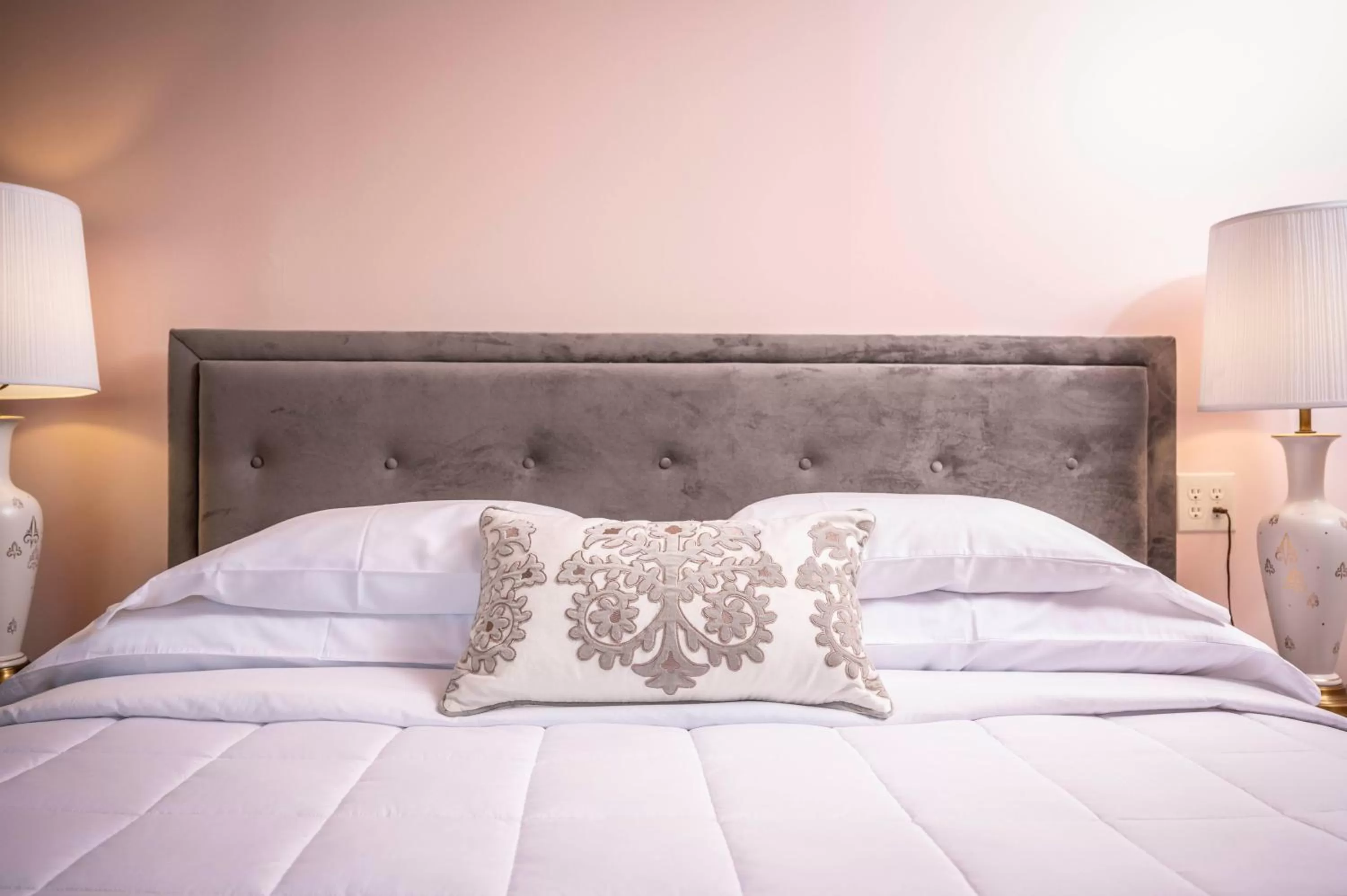 Bed in Hotel Broad Ripple