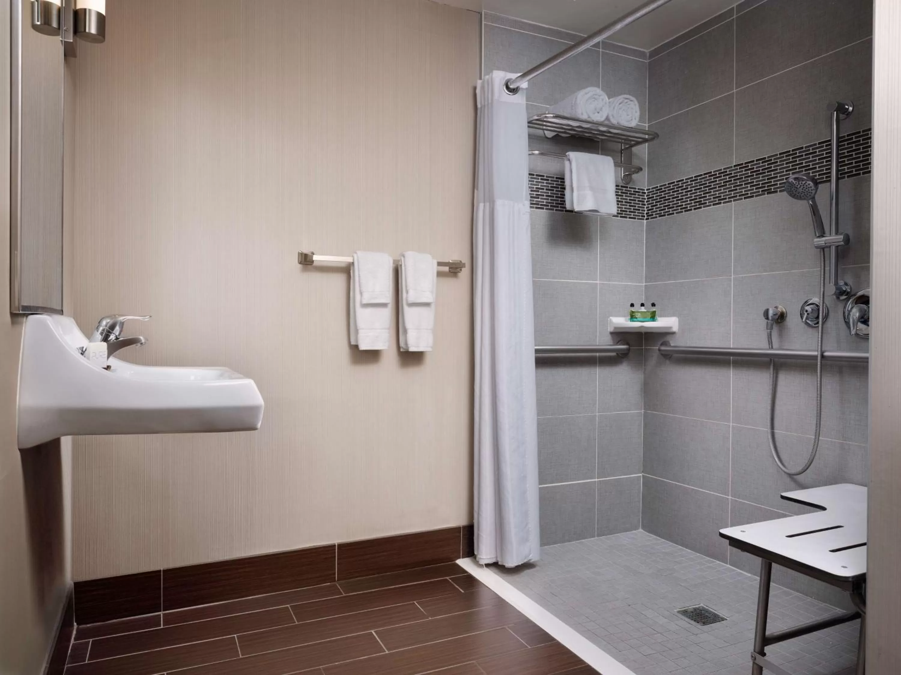 Bathroom in Hilton Garden Inn Los Angeles/Redondo Beach