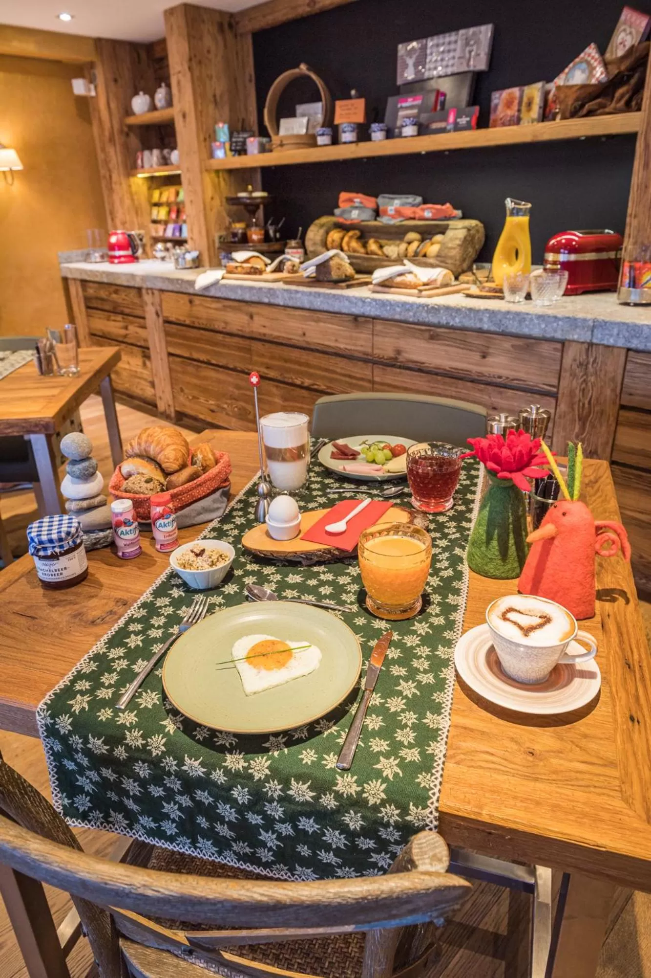 Food and drinks in Matterhorn Lodge Boutique Hotel & Apartments