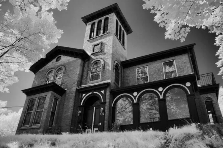 Facade/entrance, Property Building in Île de Garde B&B