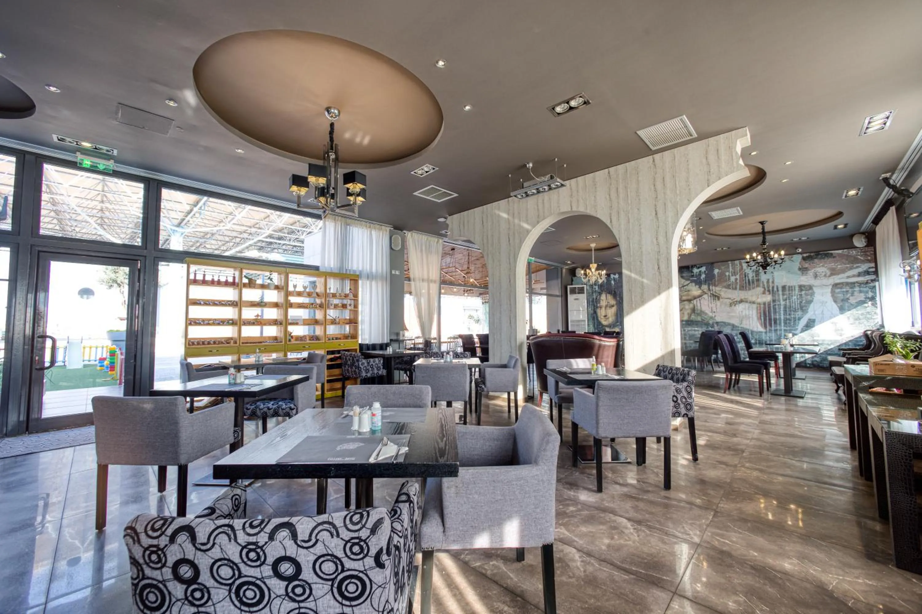 Restaurant/places to eat in Gallery Art Hotel