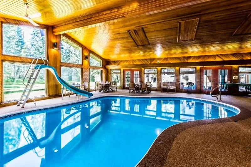 Swimming pool in Rustlers Lodge