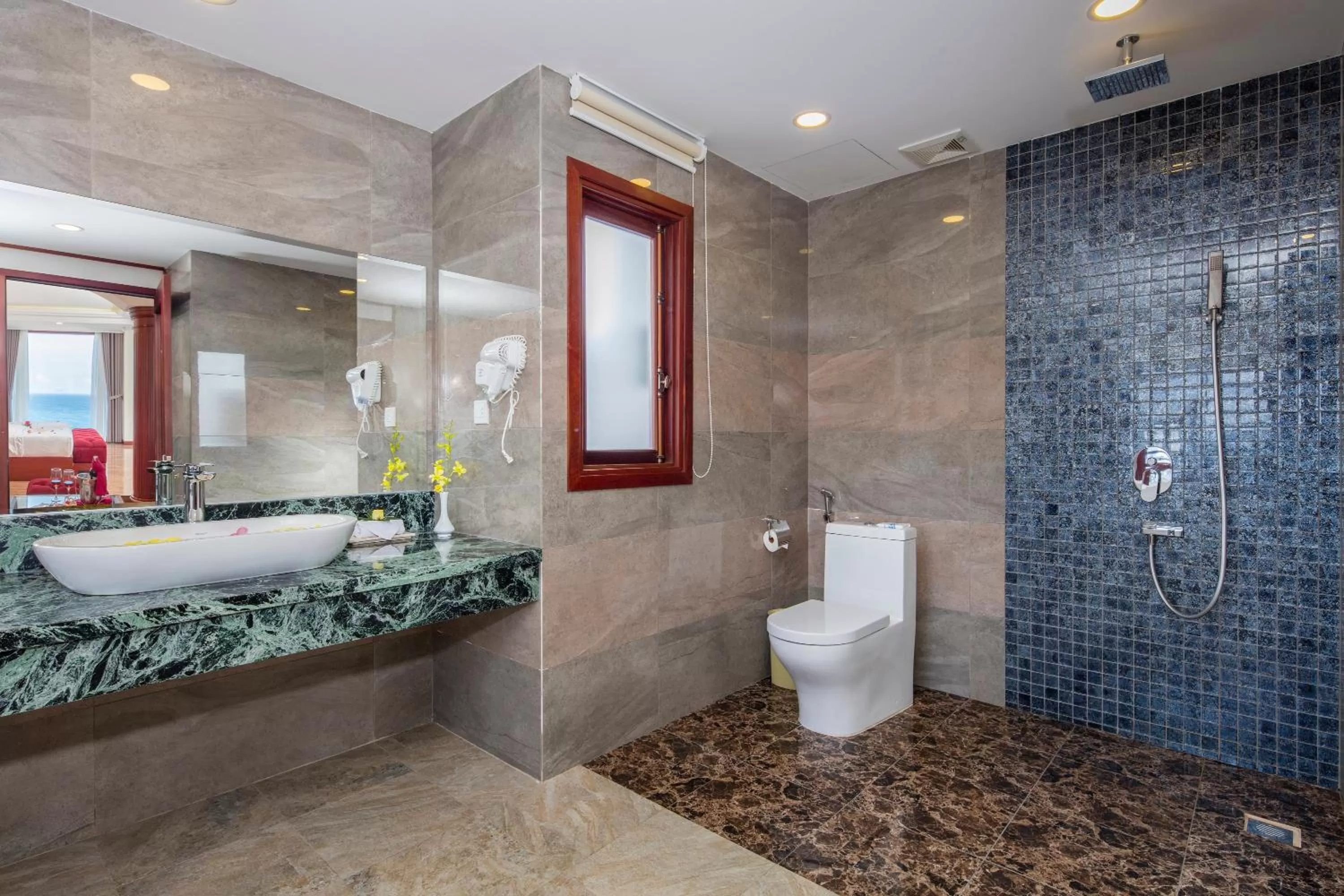 Shower in Apus Hotel