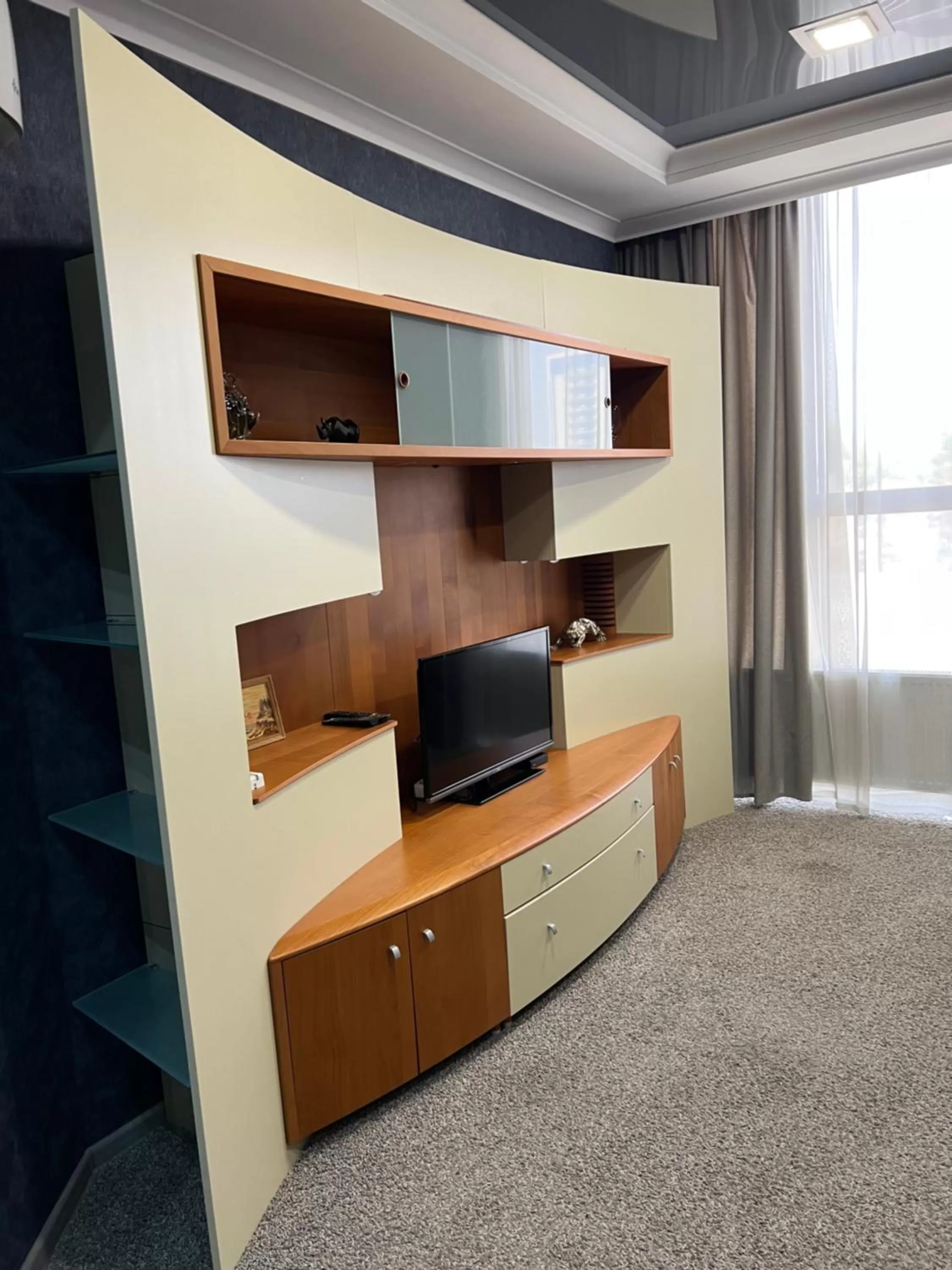 TV/Entertainment Center in Elite Hotel