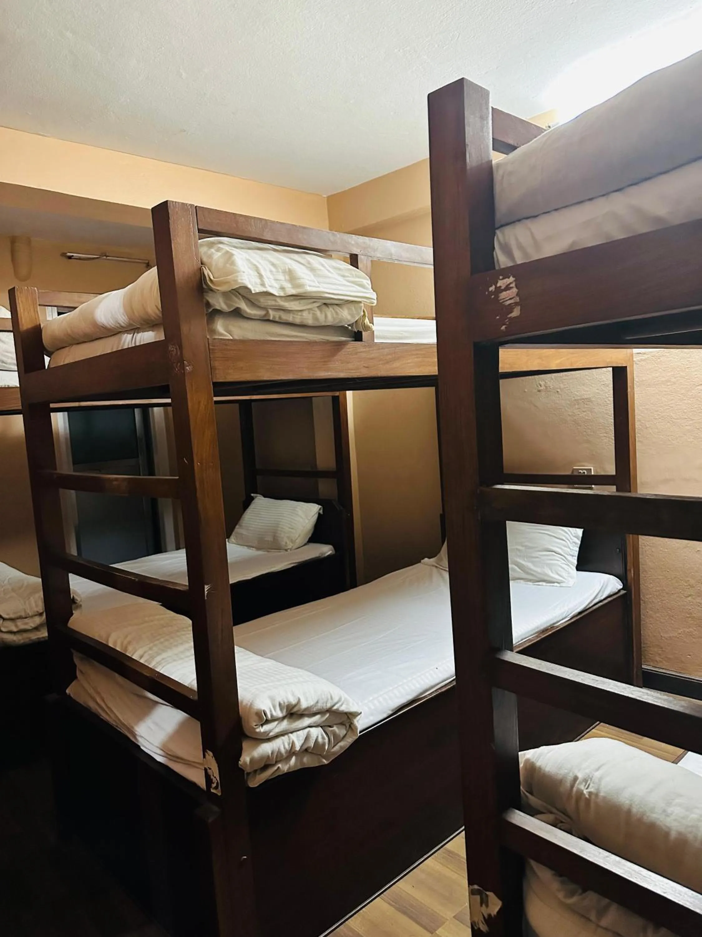 bunk bed, Bed in Hotel Travelers Home