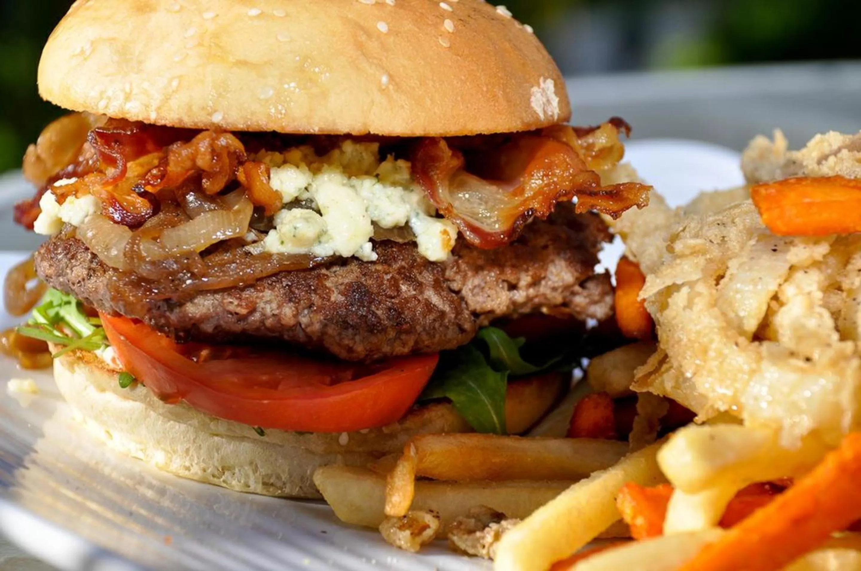 Restaurant/places to eat in The Sunshine Hotel and Suites