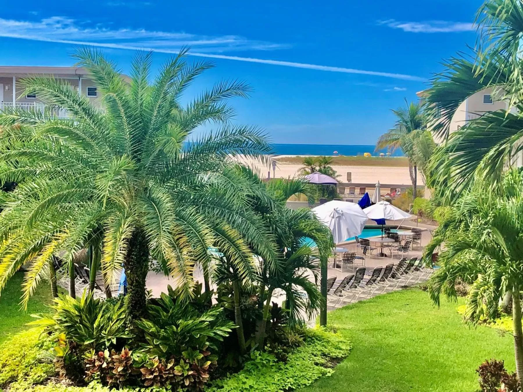 Deluxe Queen Room with Two Queen Beds in Thunderbird Beach Resort