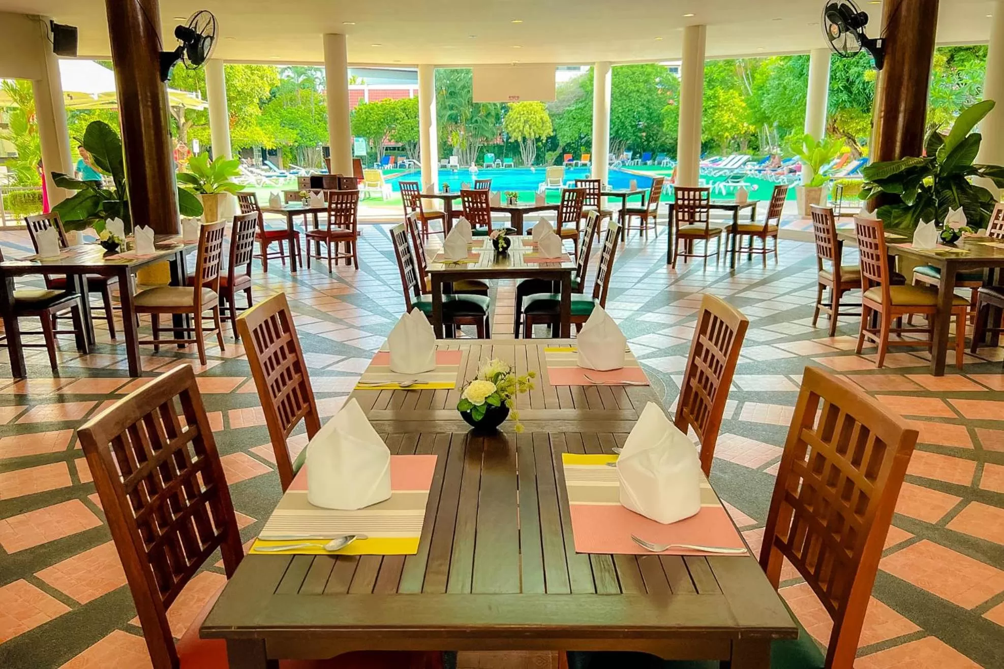 Restaurant/places to eat in Patong Resort Hotel - SHA Extra Plus