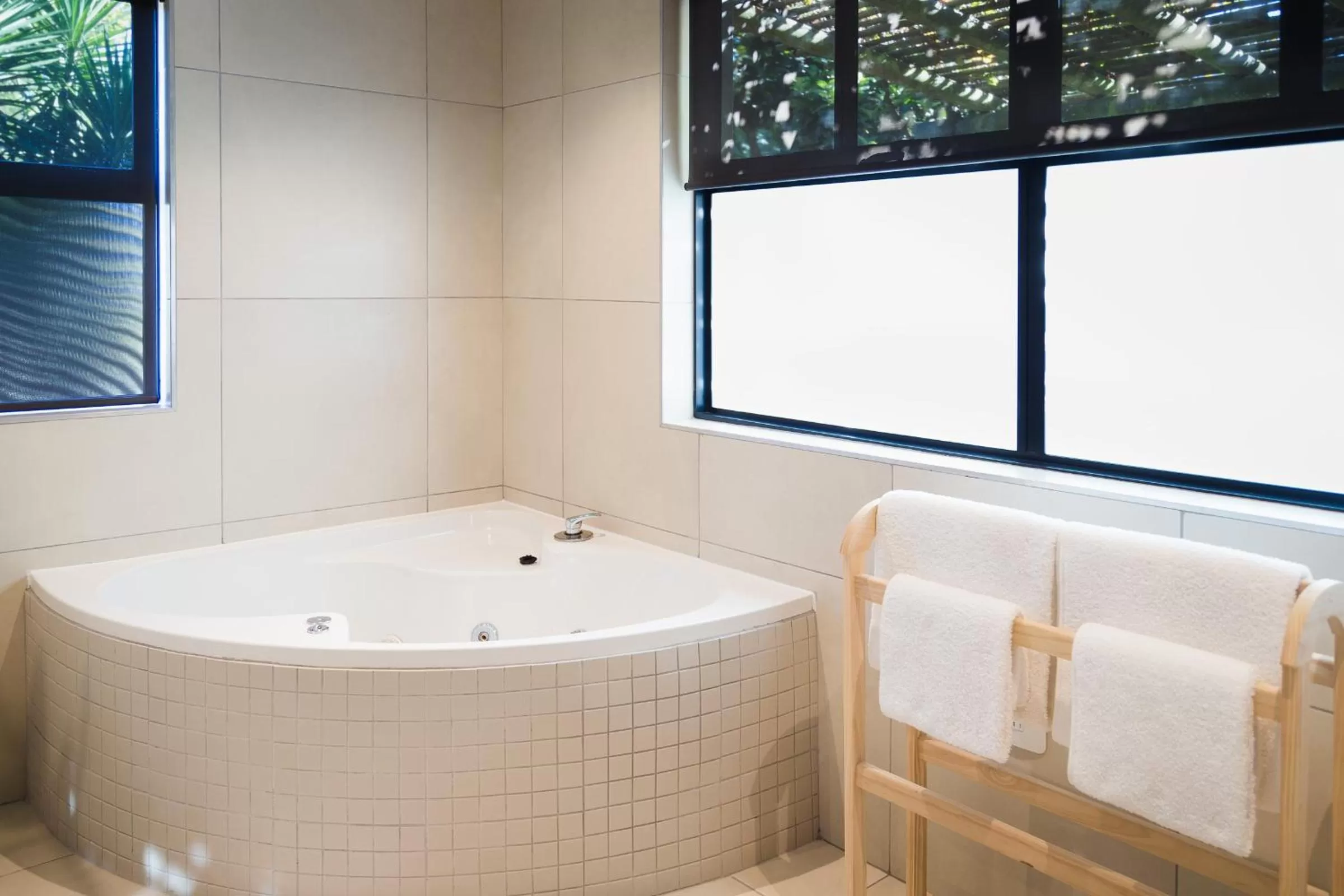 Bathroom in Loerie Guest Lodge