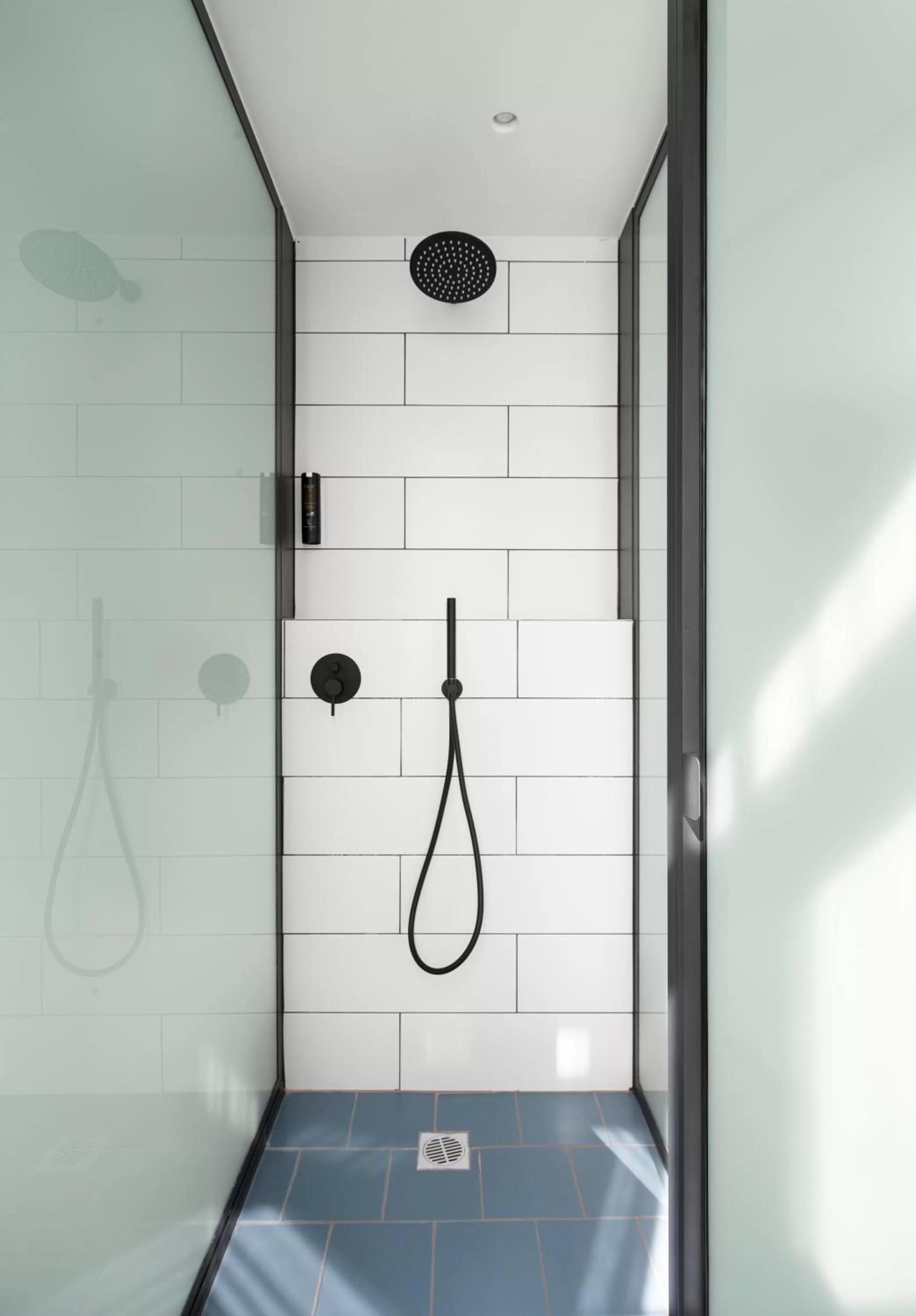 Shower in Colors Urban Hotel Thessaloniki