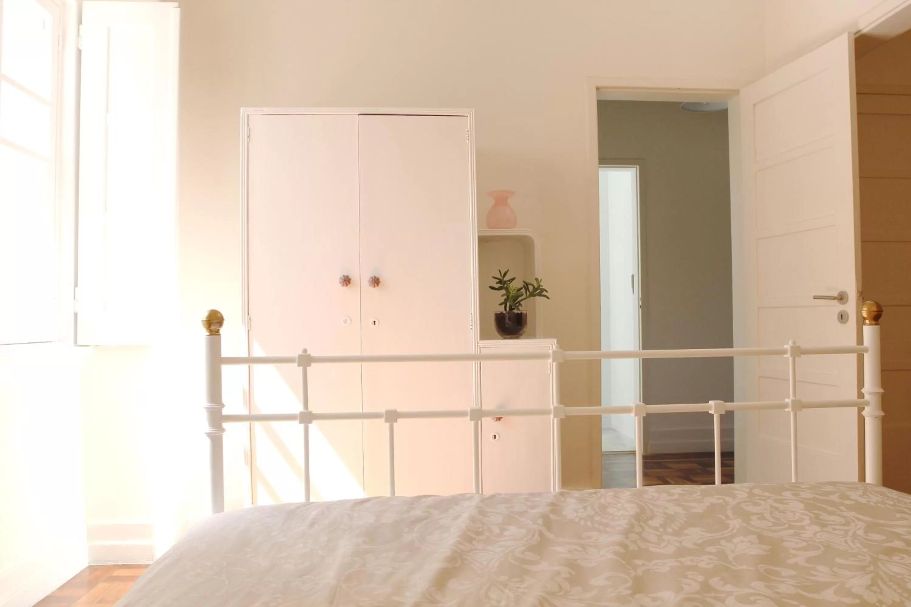 wardrobe, Bed in Magnolia Guesthouse