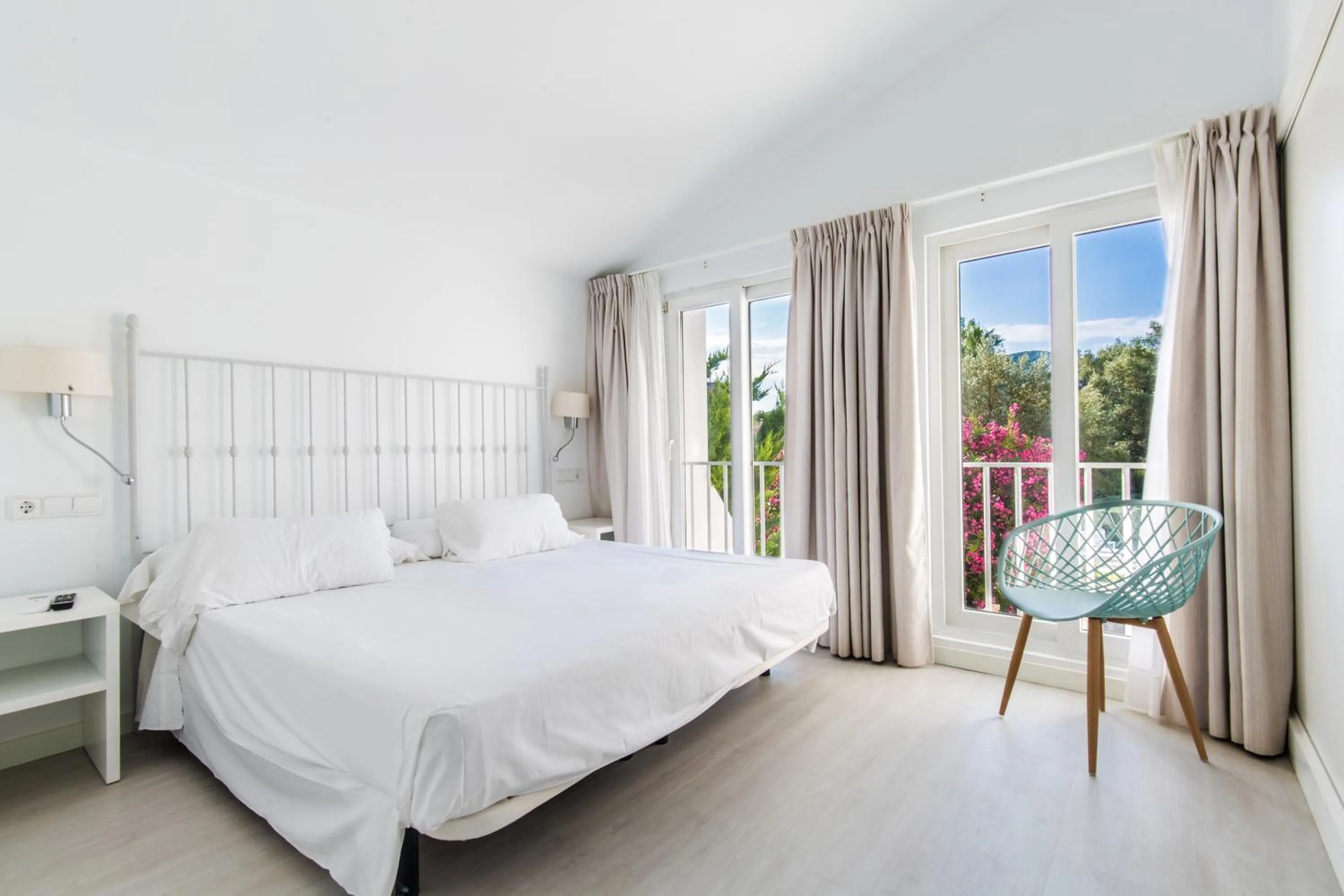 Bed in Hotel La Pergola Mallorca