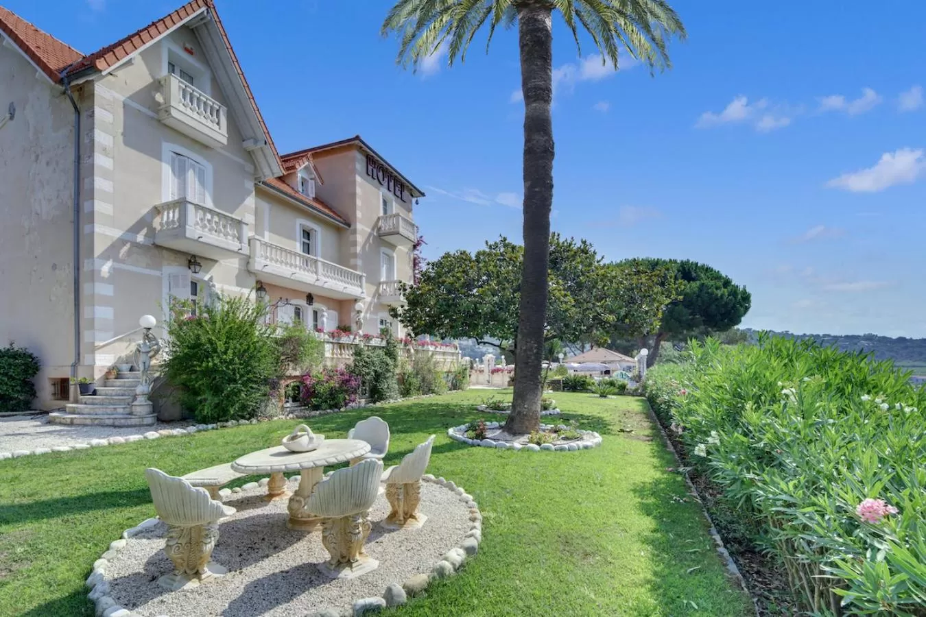 Property building in Le Château de Mei Lese