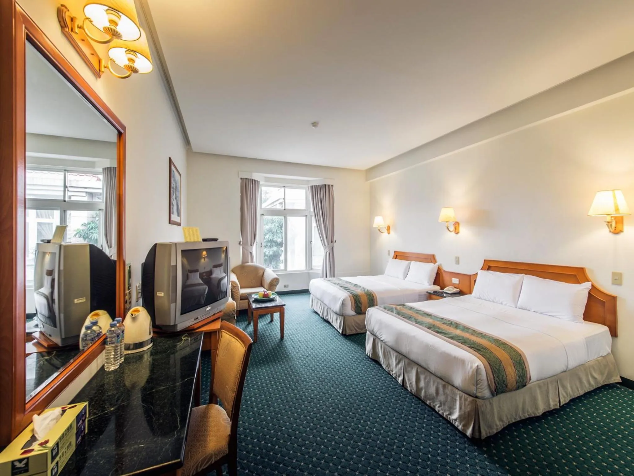 Photo of the whole room, Bed in Travel Road Motel