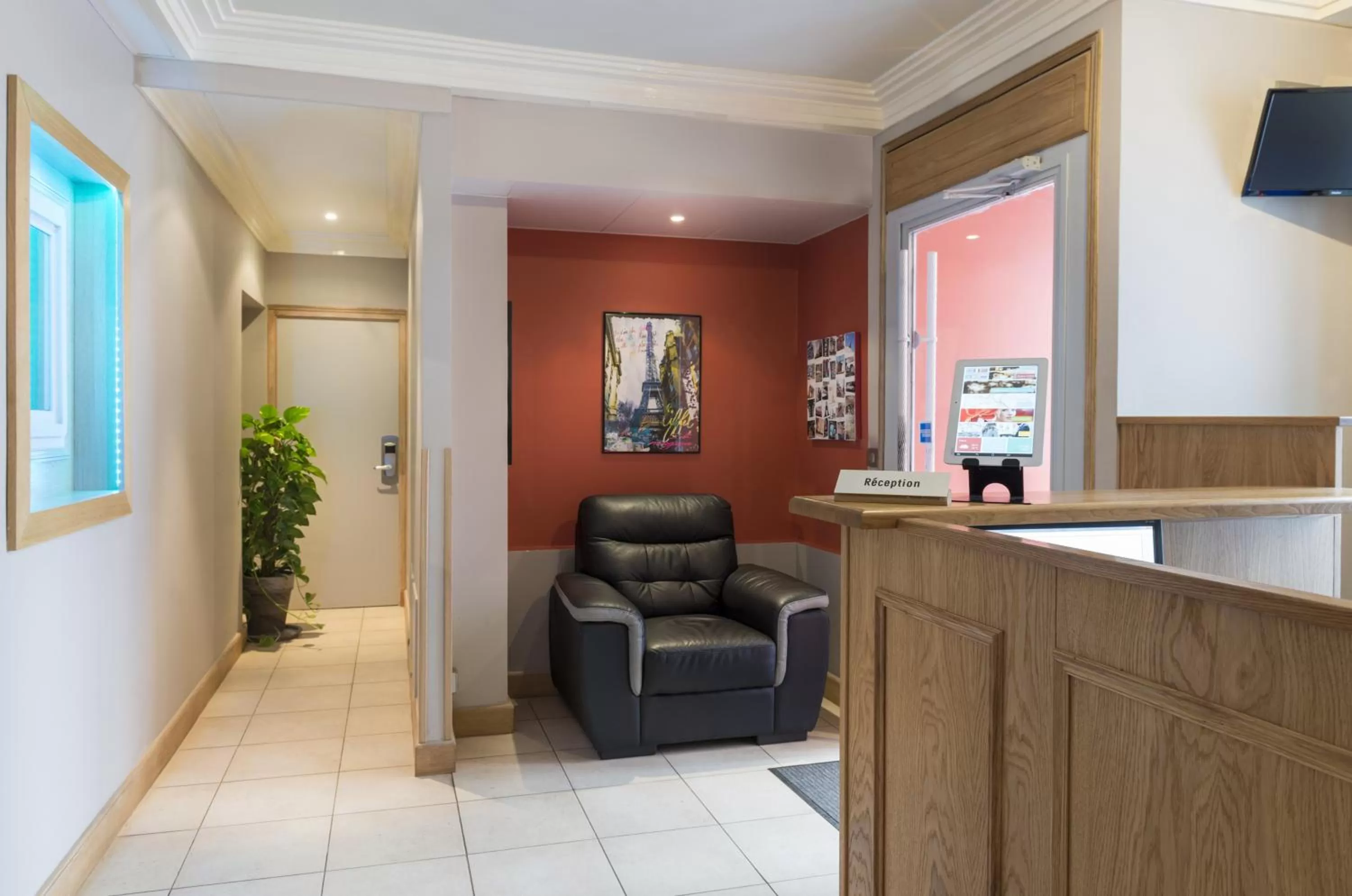 Lobby or reception in Hôtel Eiffel XV