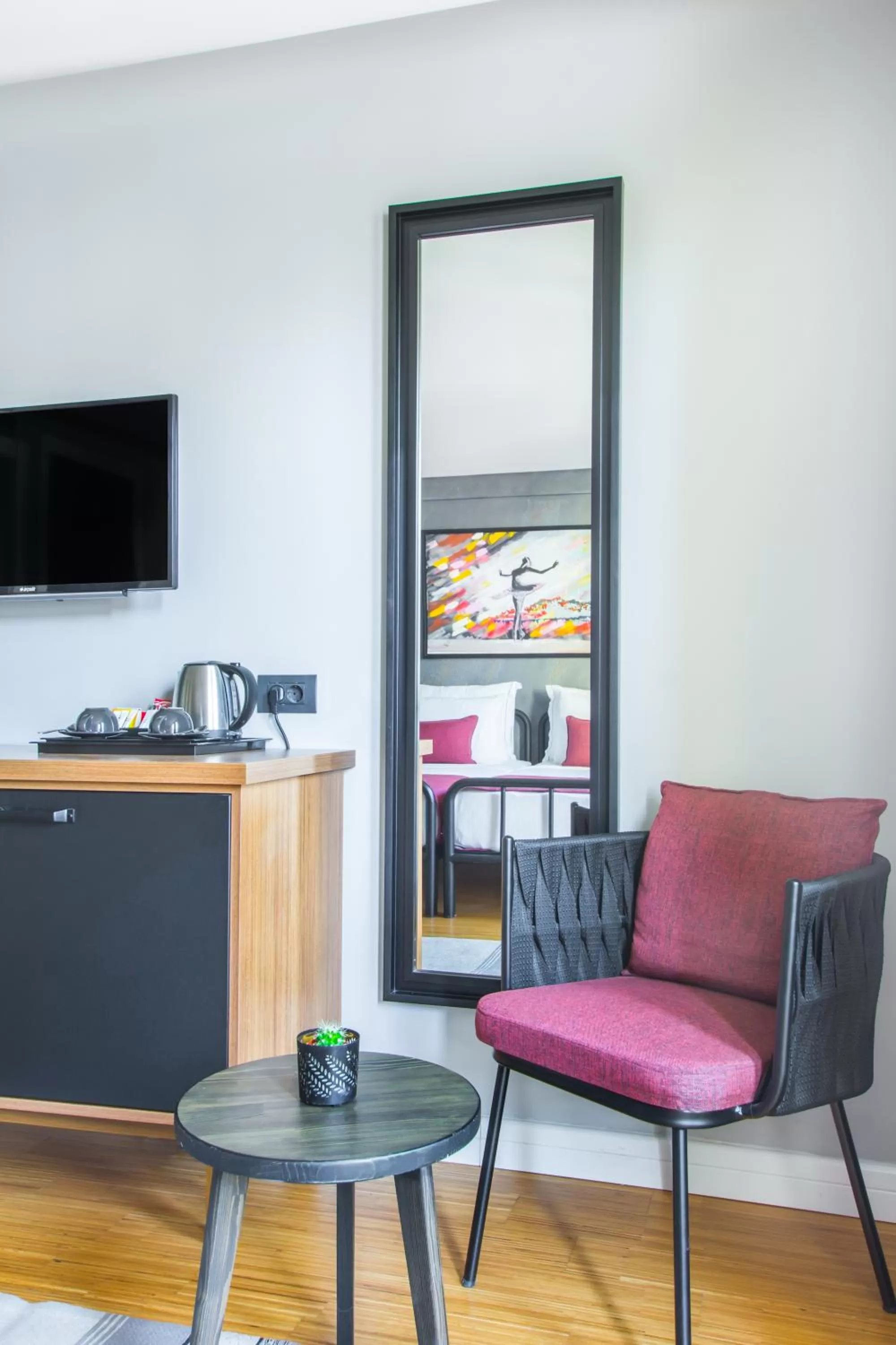 TV and multimedia in Hotel Poem