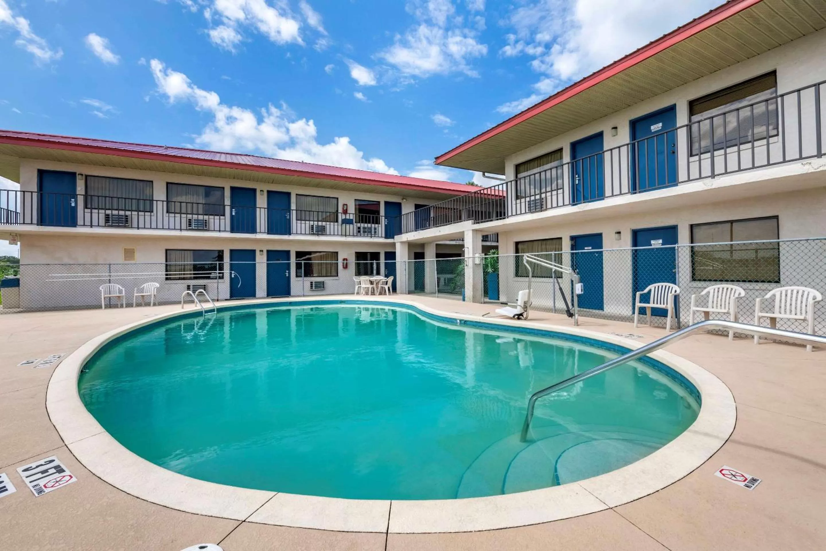 On site in Econo Lodge Sebring