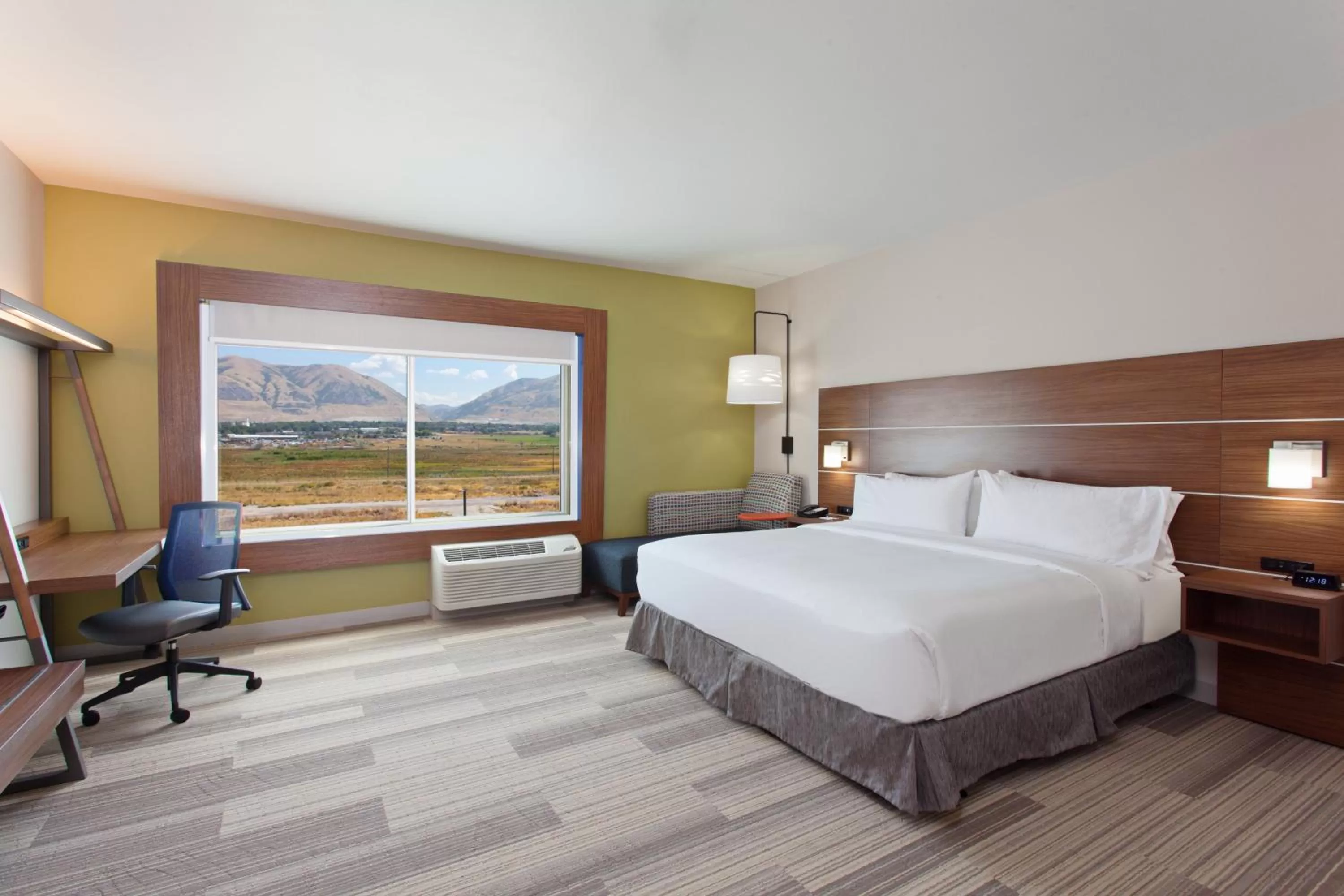 Photo of the whole room, Bed in Holiday Inn Express & Suites - Brigham City - North Utah by IHG