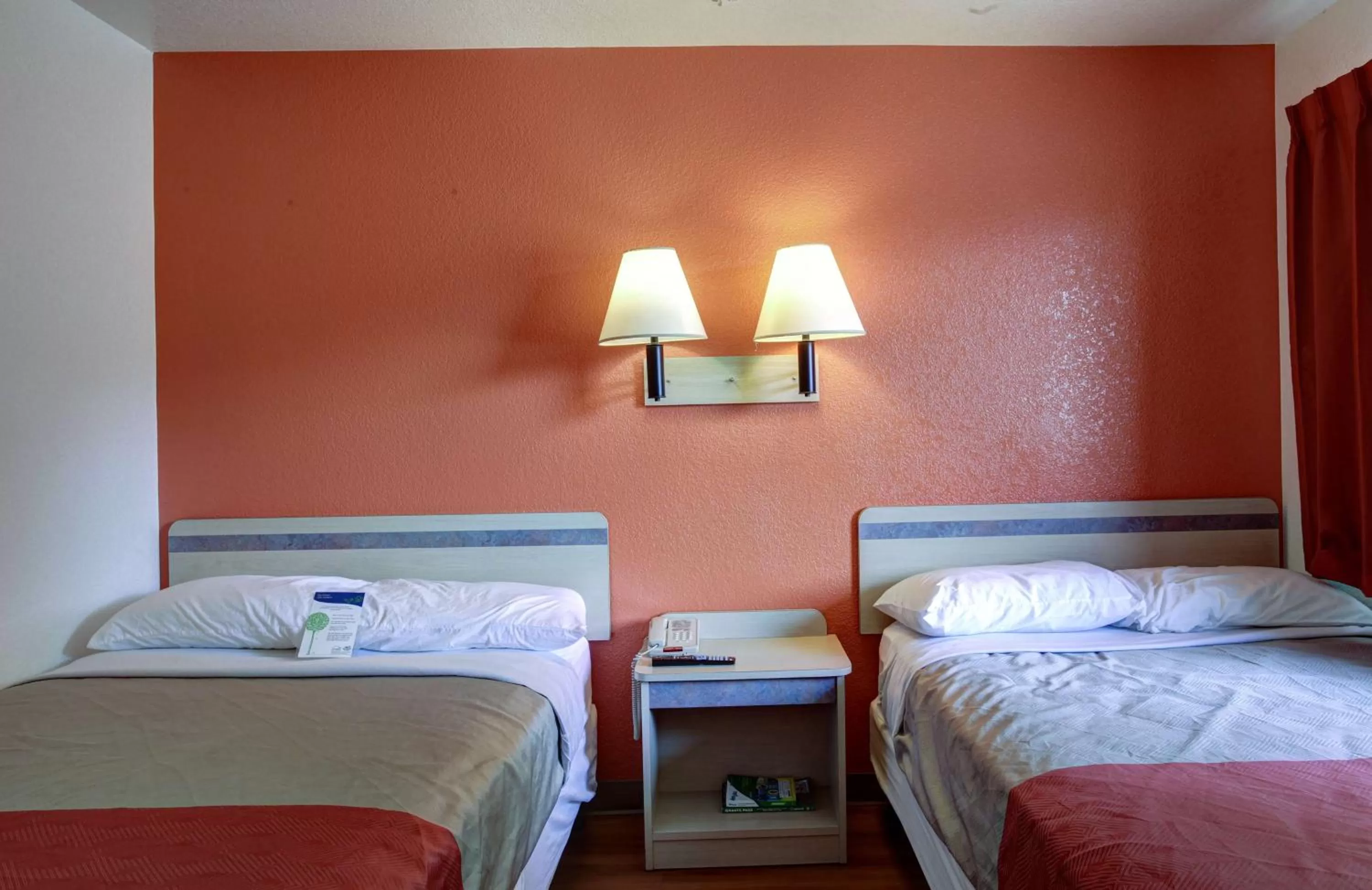 Photo of the whole room, Bed in Motel 6-Grants Pass, OR