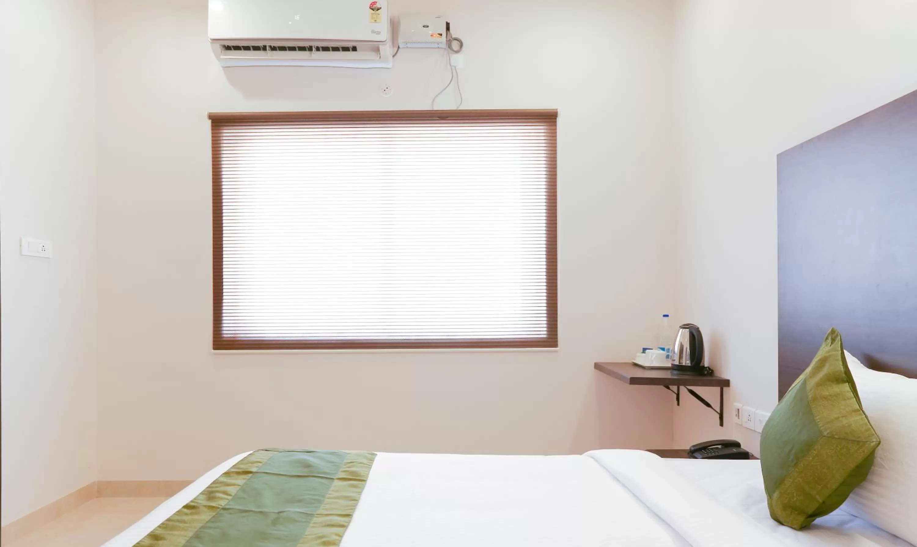 Bedroom, Bed in Treebo Hi Line Apartments Kalapatti