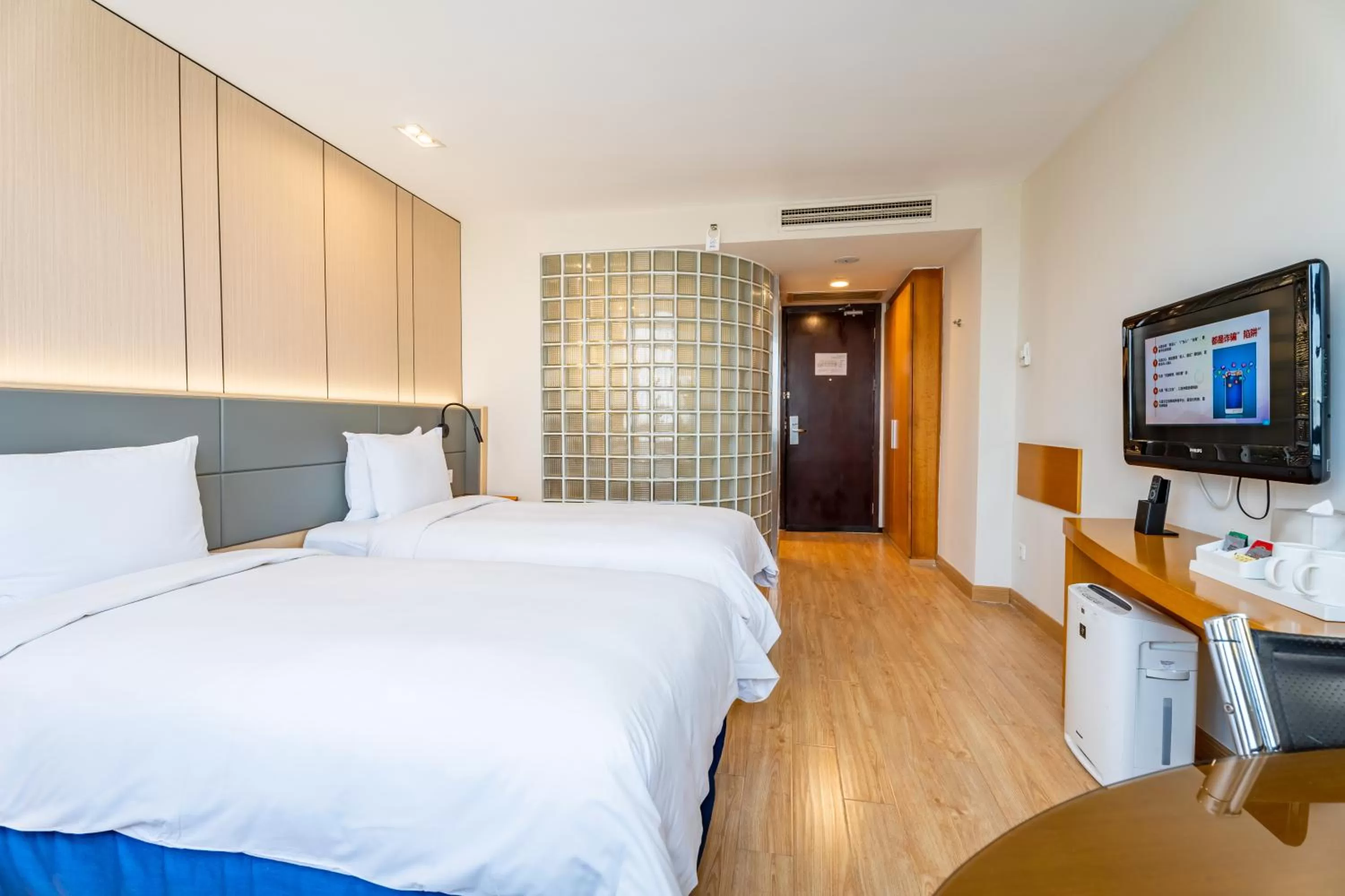 Property logo or sign, Bed in Holiday Inn Express Shanghai Jinqiao Central by IHG