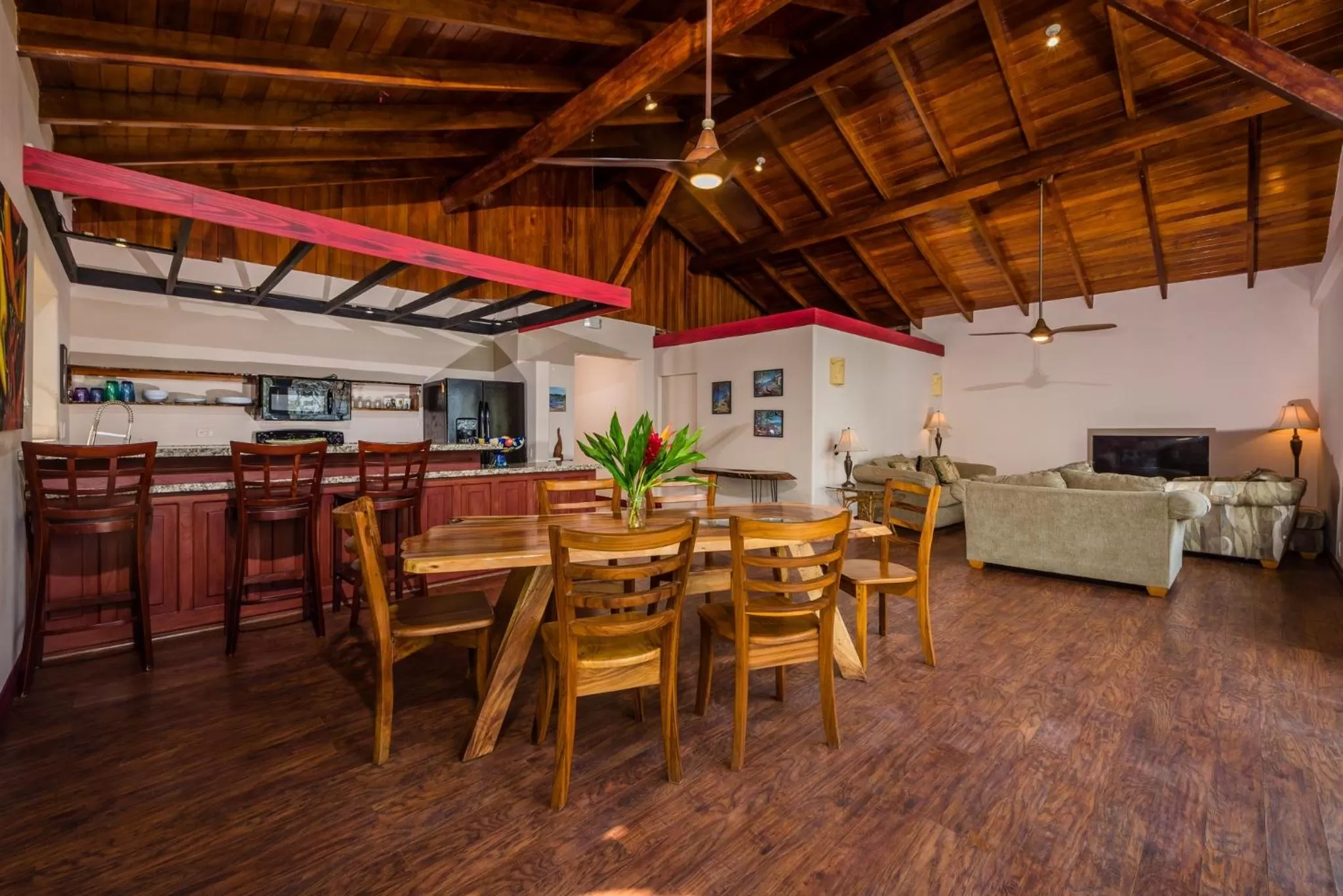 Living room, Restaurant/Places to Eat in Corona del Mar